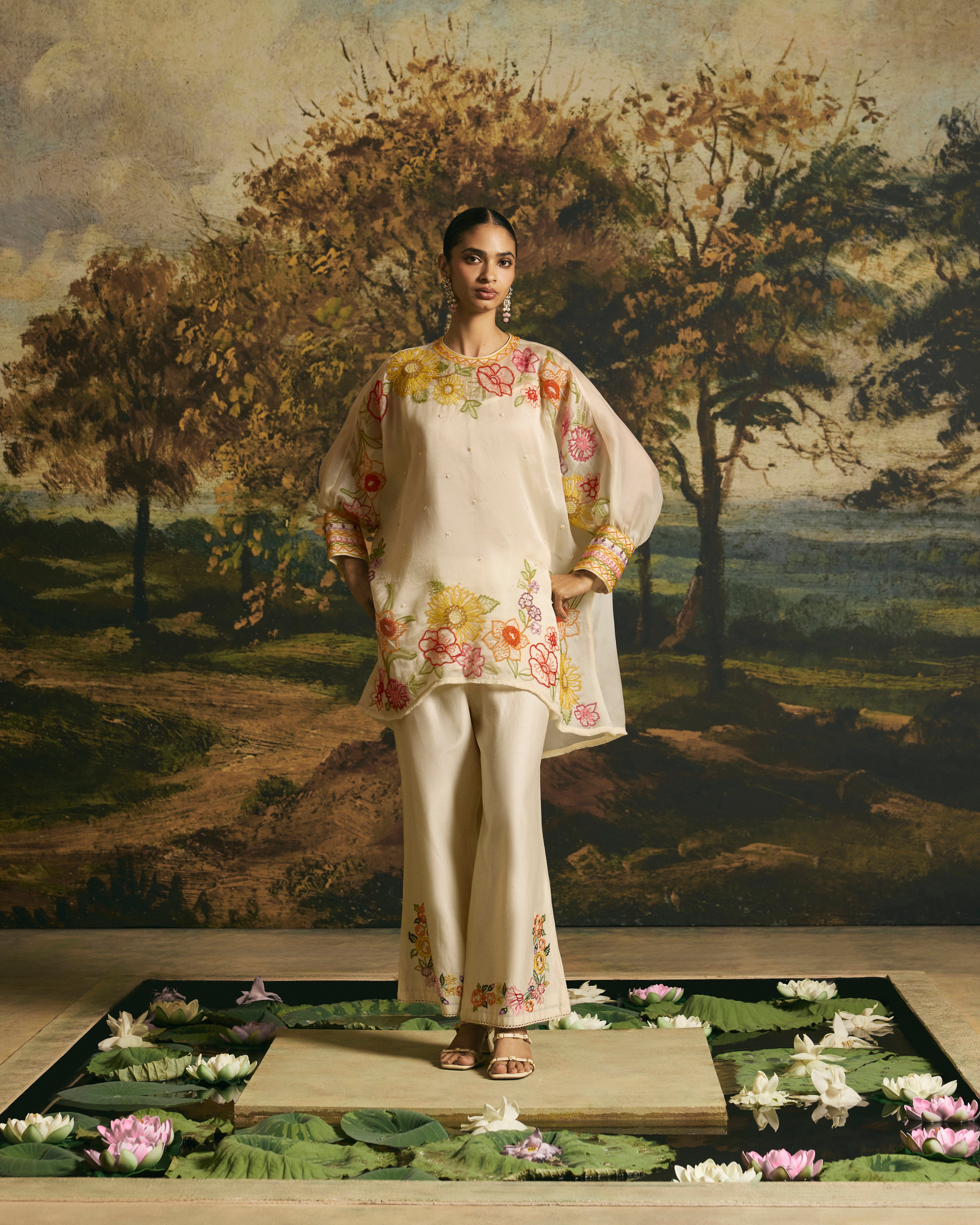 IVORY FLORAL BLOSSOM TUNIC WITH CUTWORK PANTS