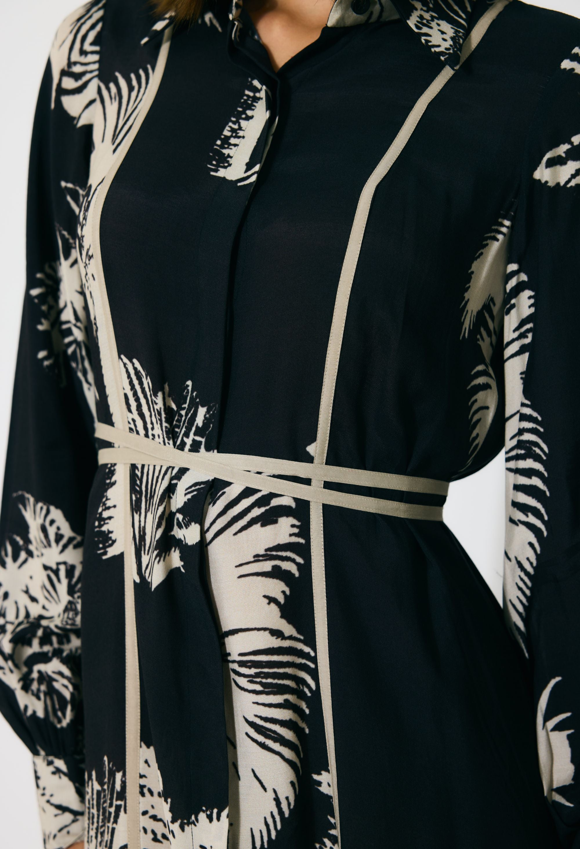 BLACK AND BEIGE FLORAL SHIRT DRESS