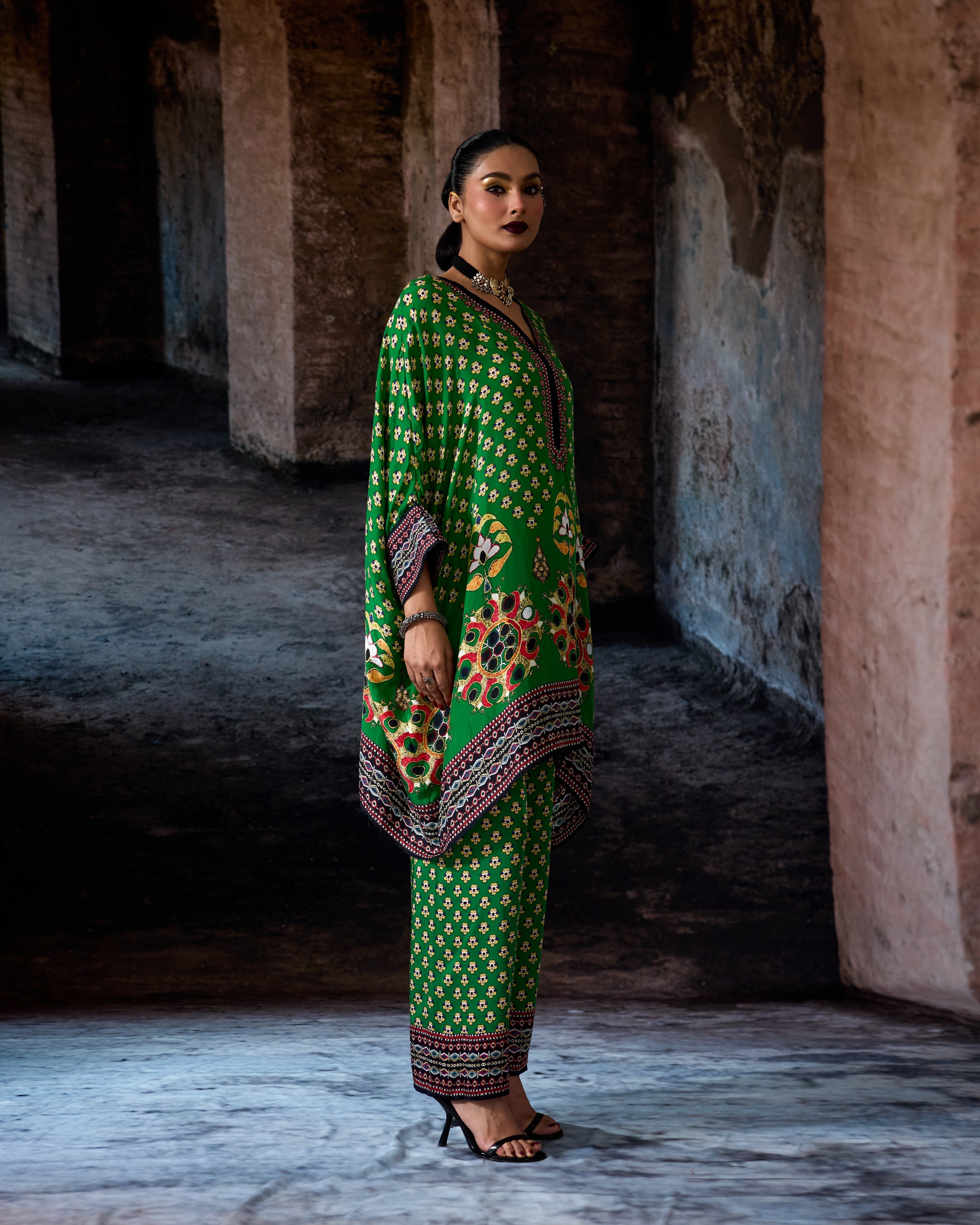 Bethari : Chanel 36" - Parrot Green