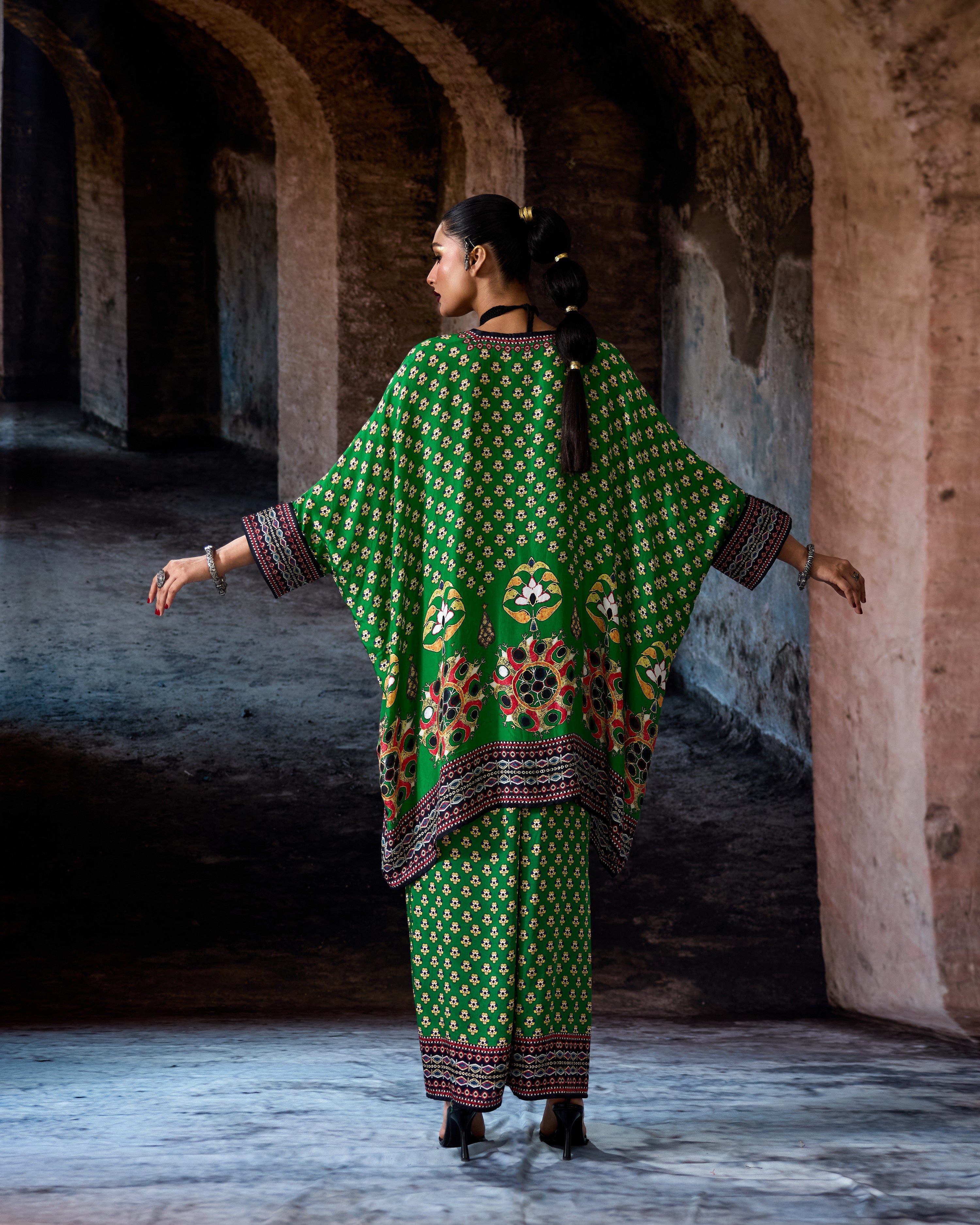 Bethari : Chanel 36" - Parrot Green