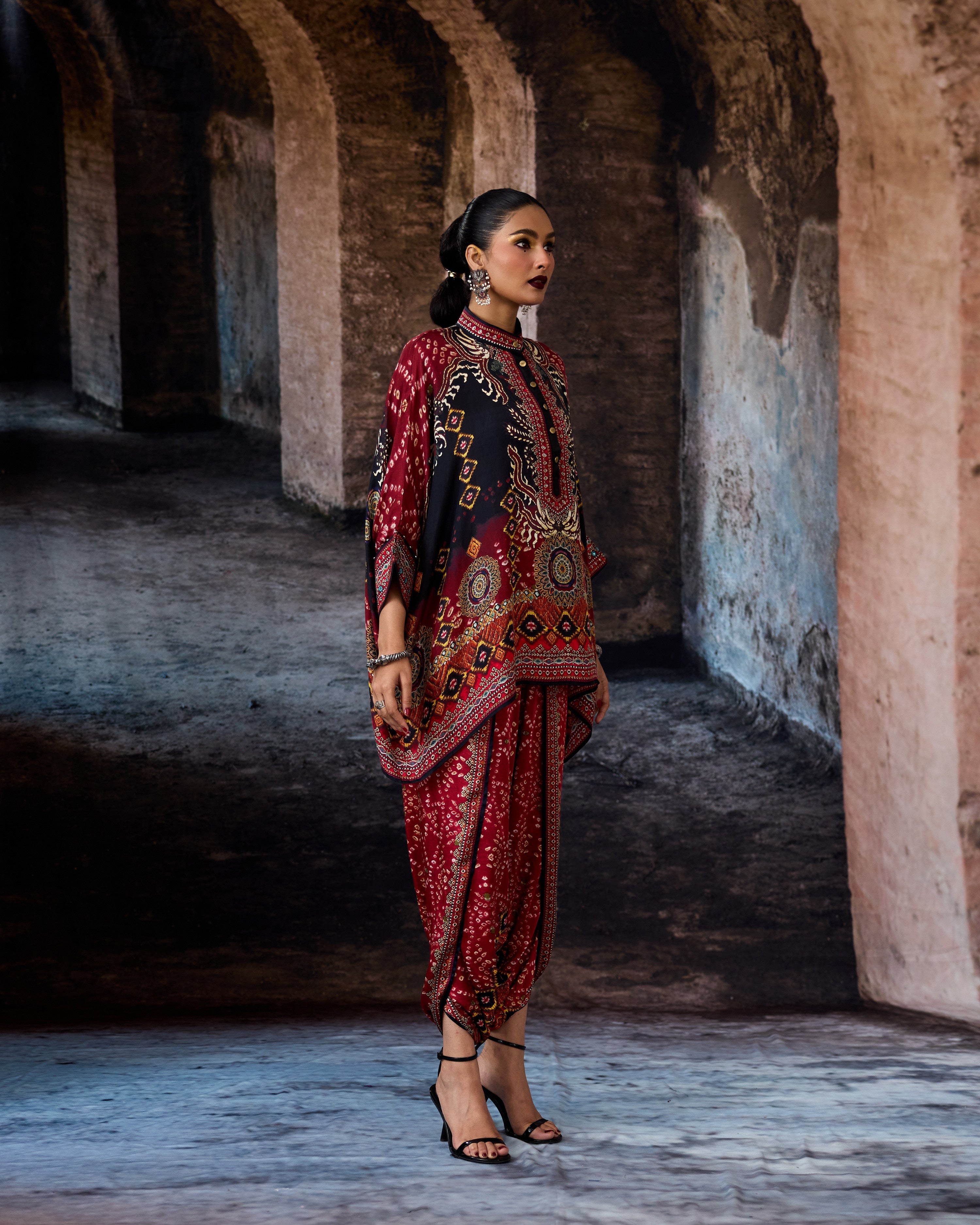 Bethari : Chanel/Sonth - Red/Black