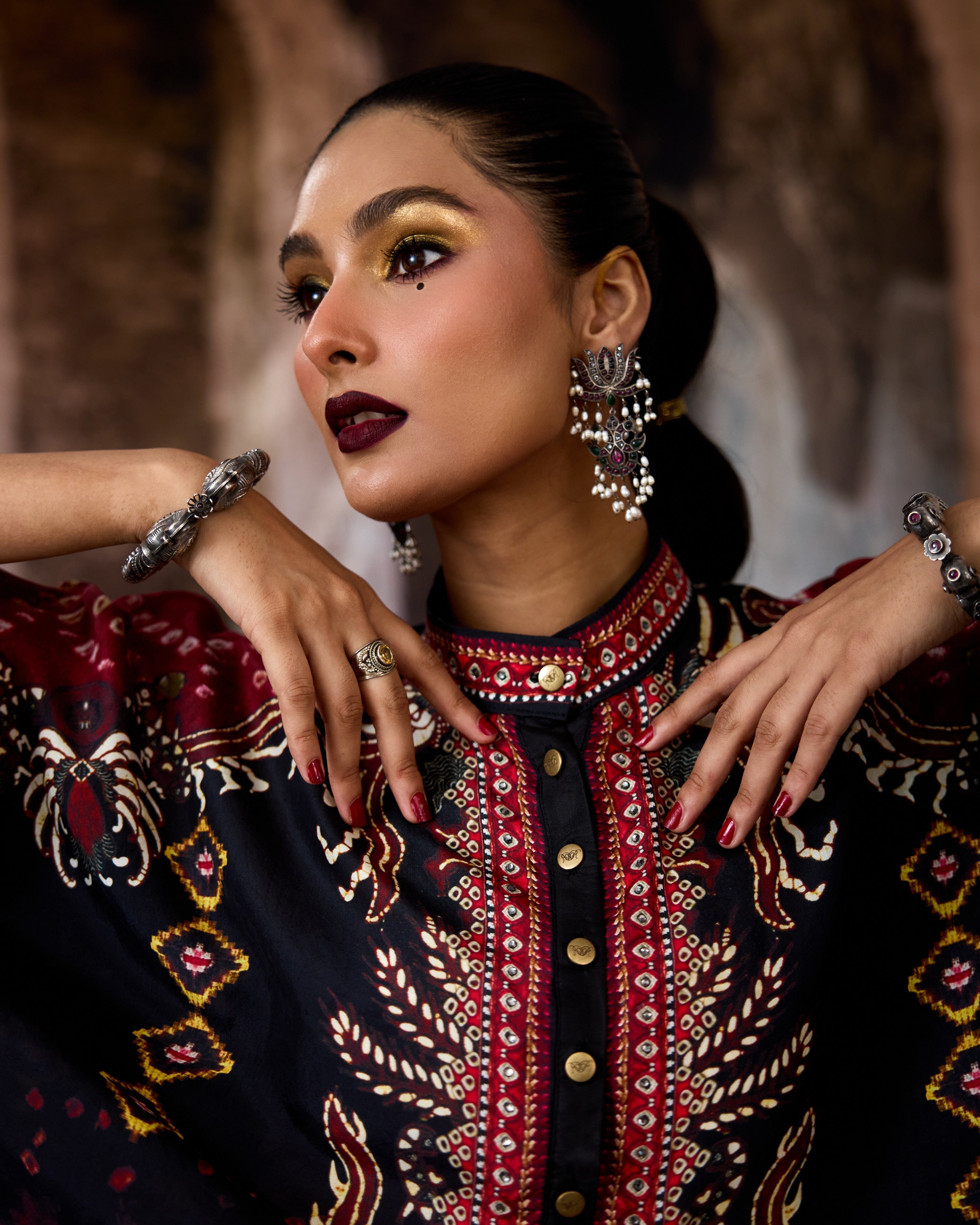 Bethari : Chanel/Sonth - Red/Black