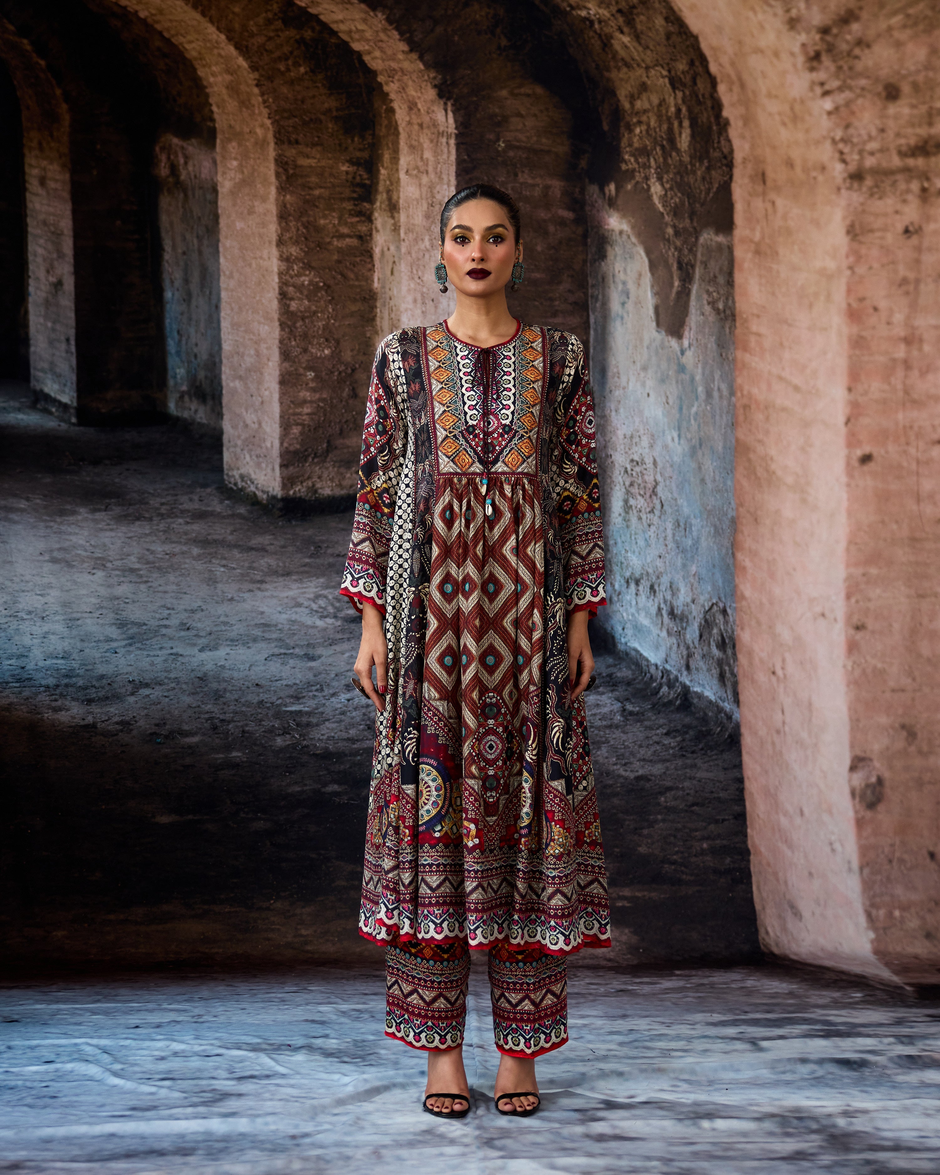 Bethari : Anisha - Eggshell/Maroon