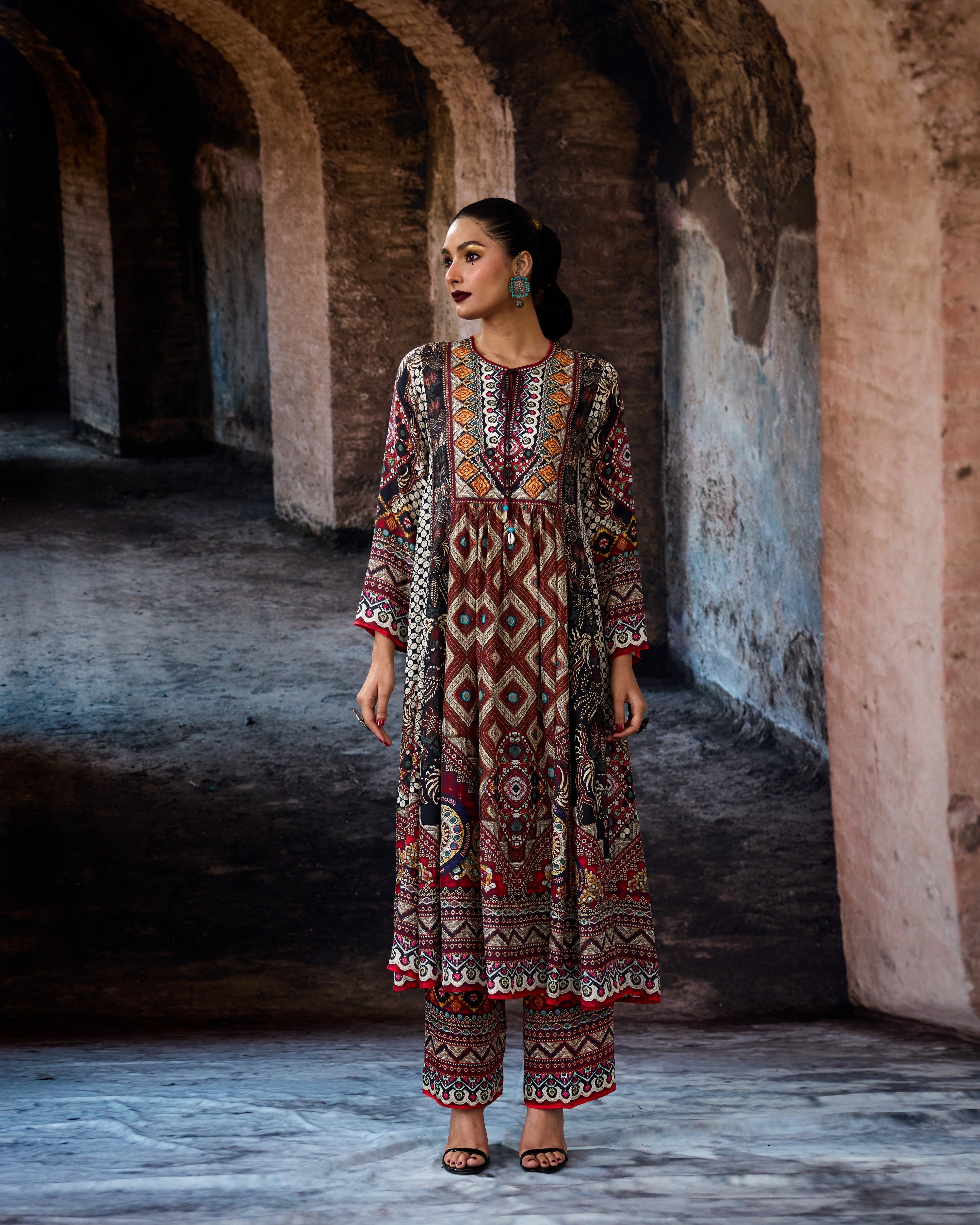 Bethari : Anisha - Eggshell/Maroon