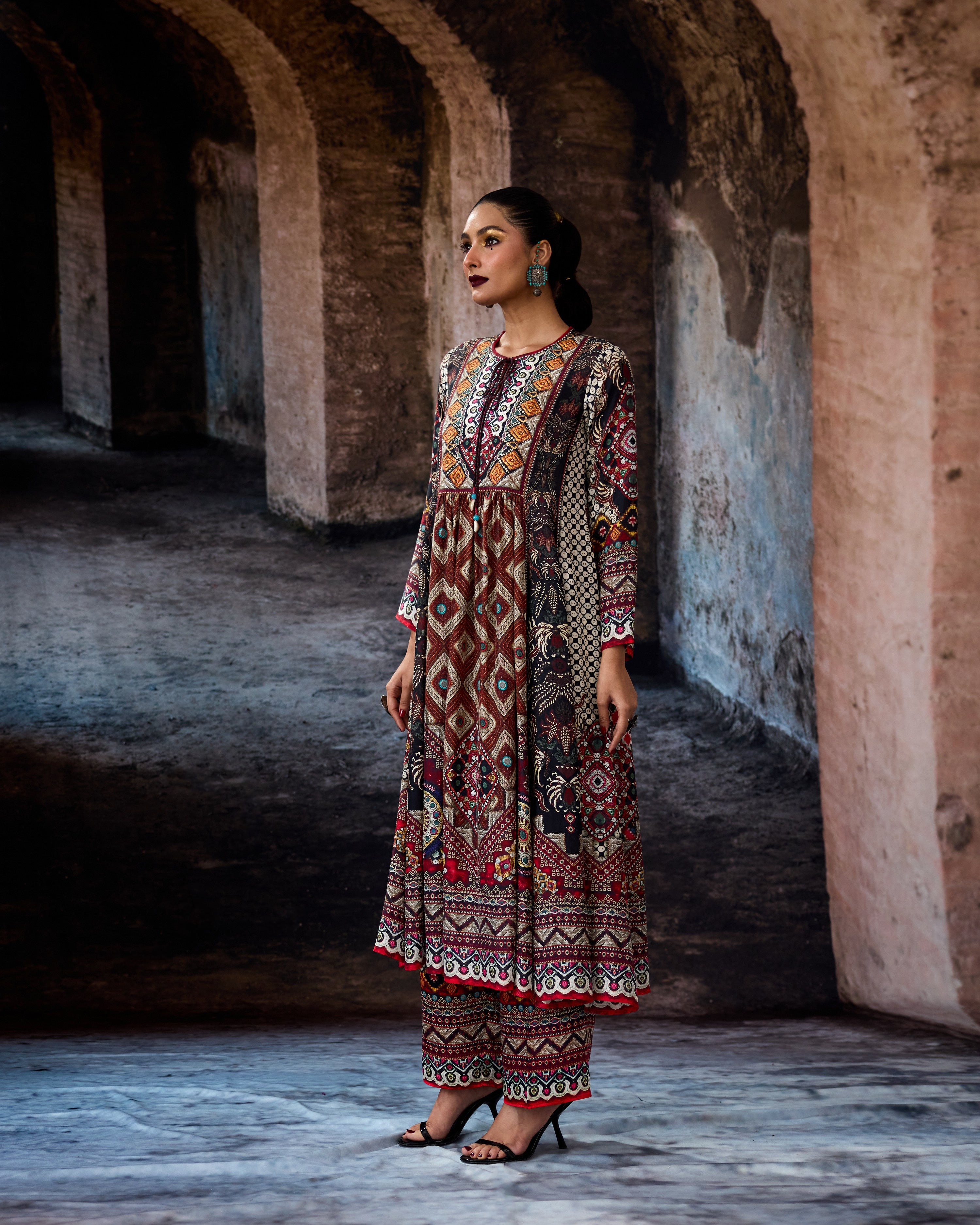 Bethari : Anisha - Eggshell/Maroon