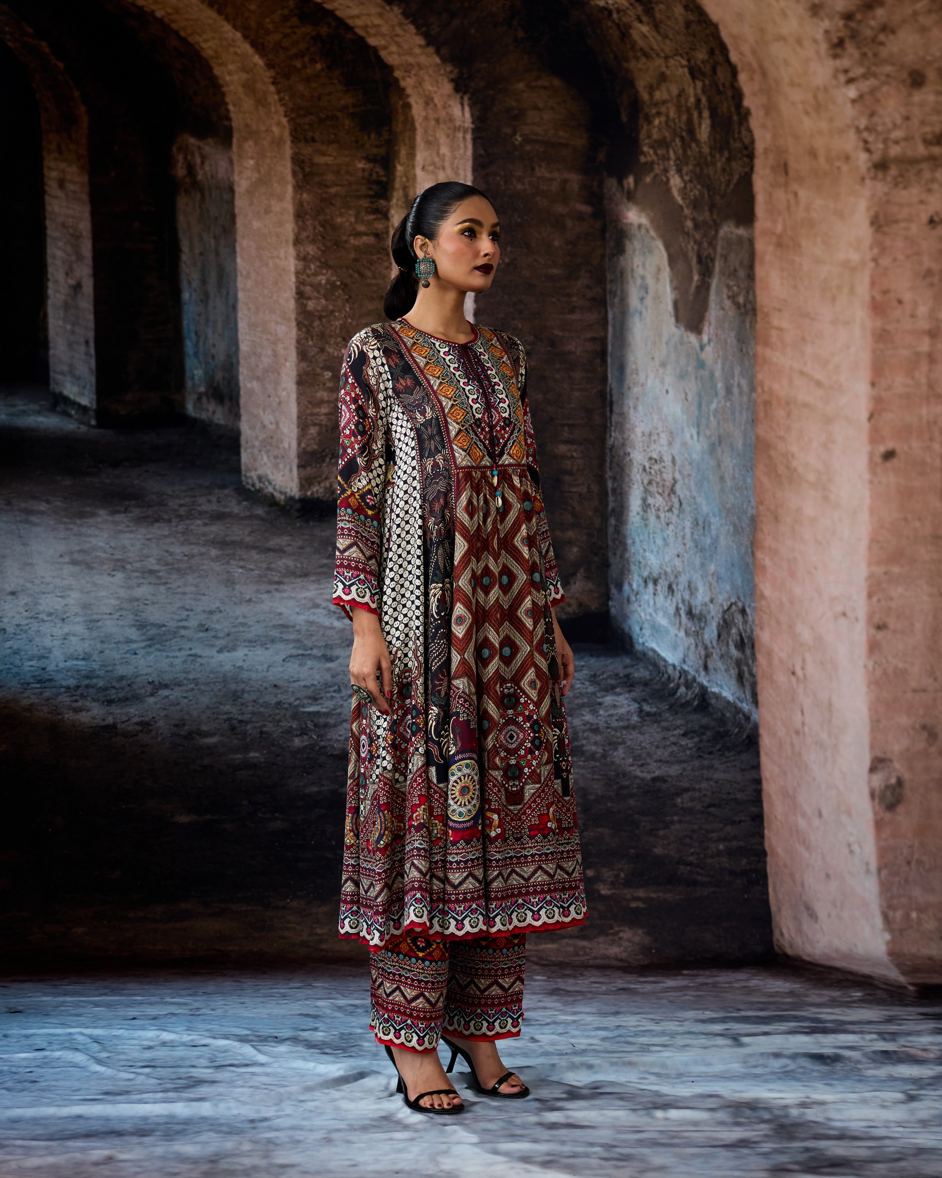 Bethari : Anisha - Eggshell/Maroon