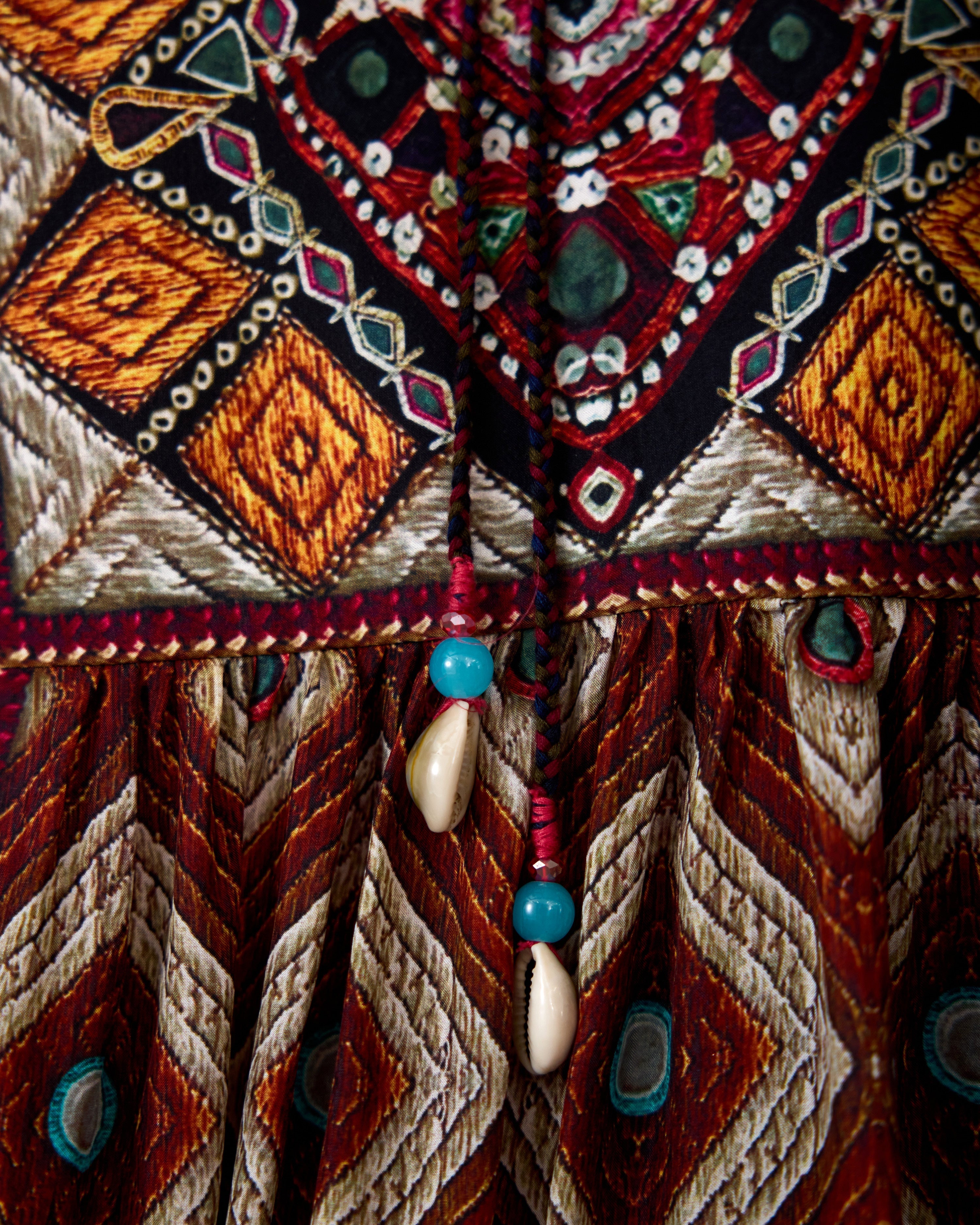 Bethari : Anisha - Eggshell/Maroon