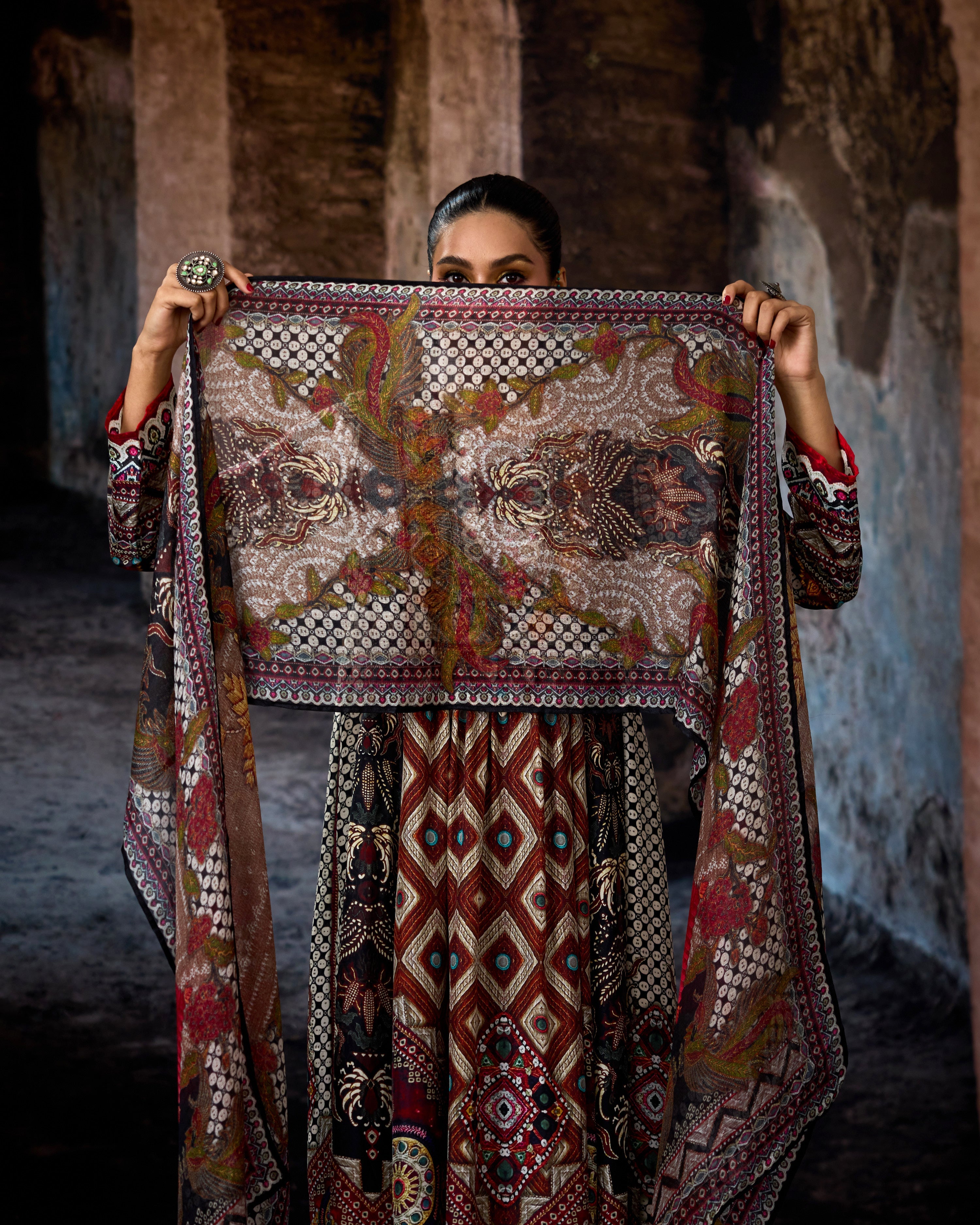 Bethari : Anisha - Eggshell/Maroon