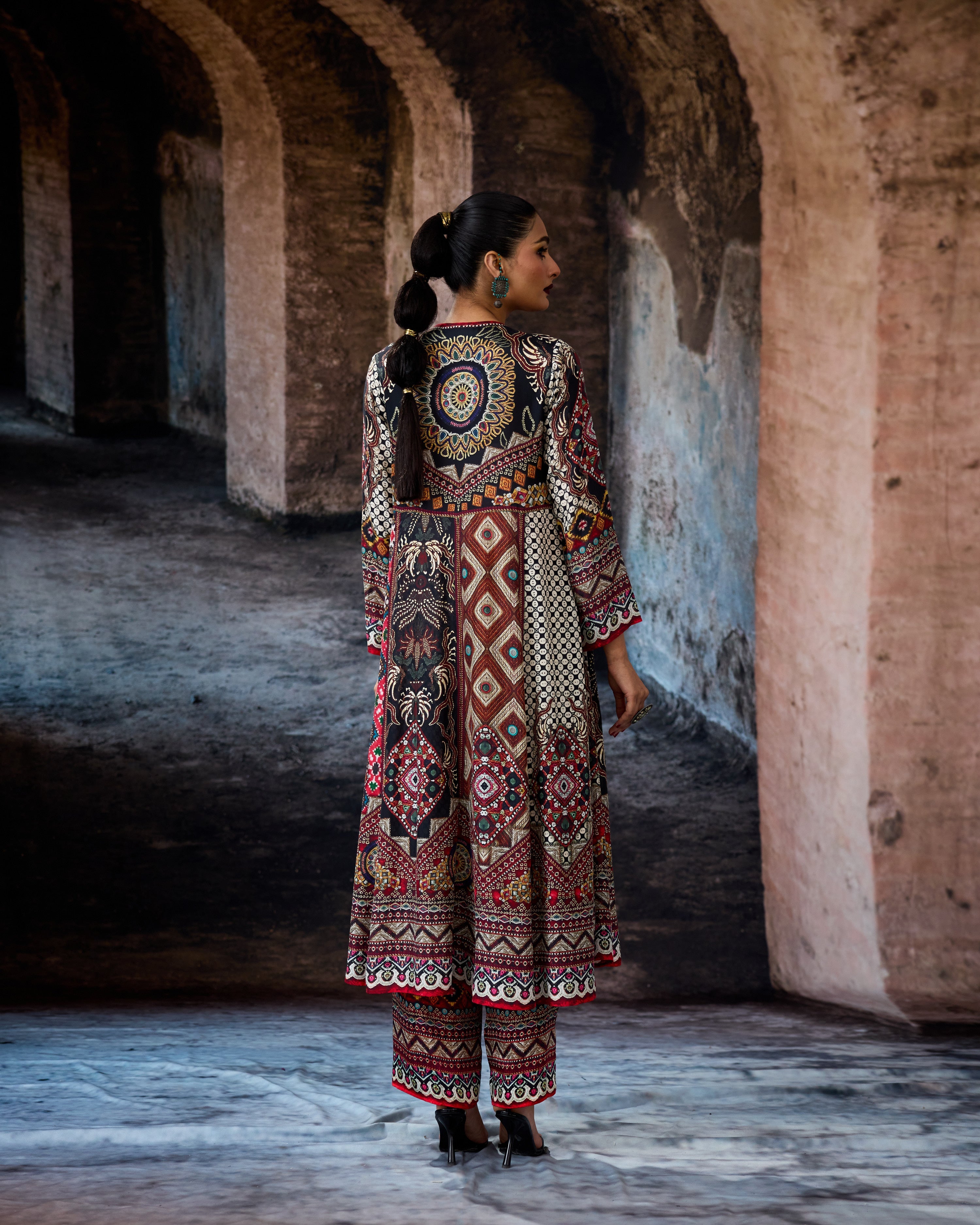 Bethari : Anisha - Eggshell/Maroon