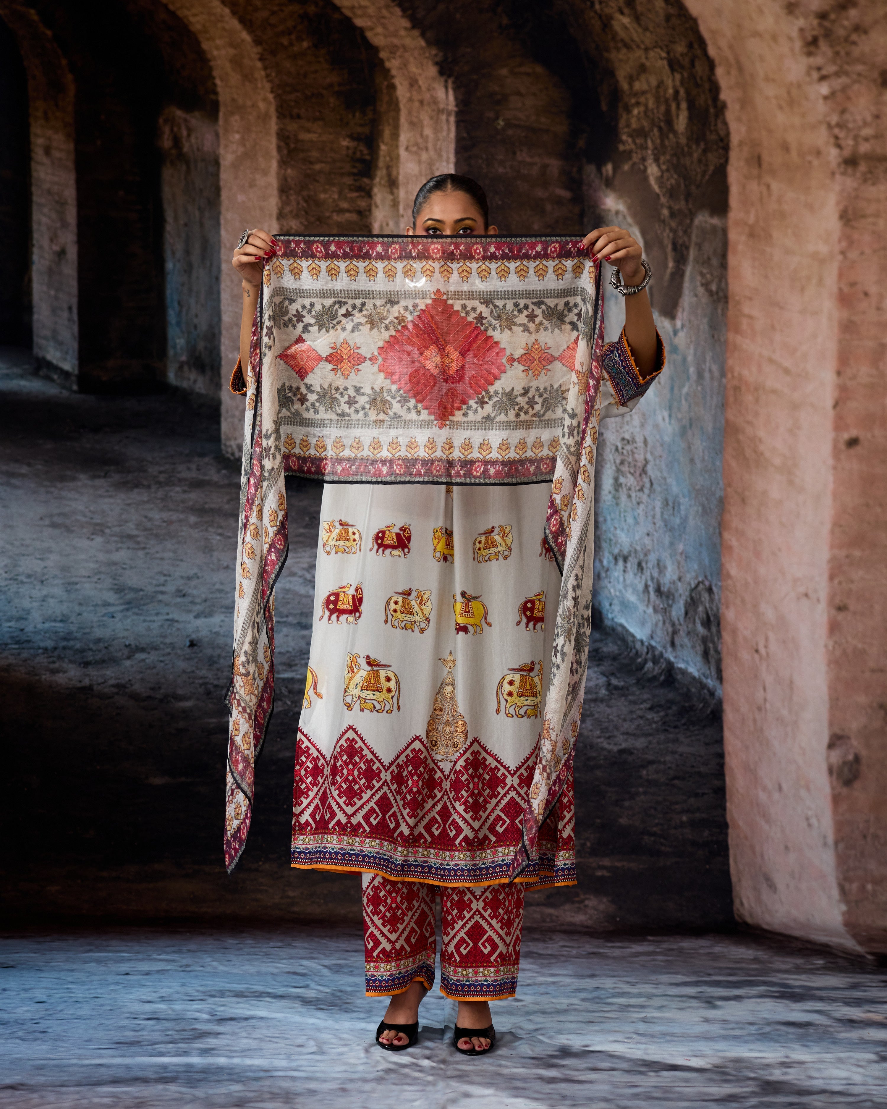 Bethari : Banera - Eggshell