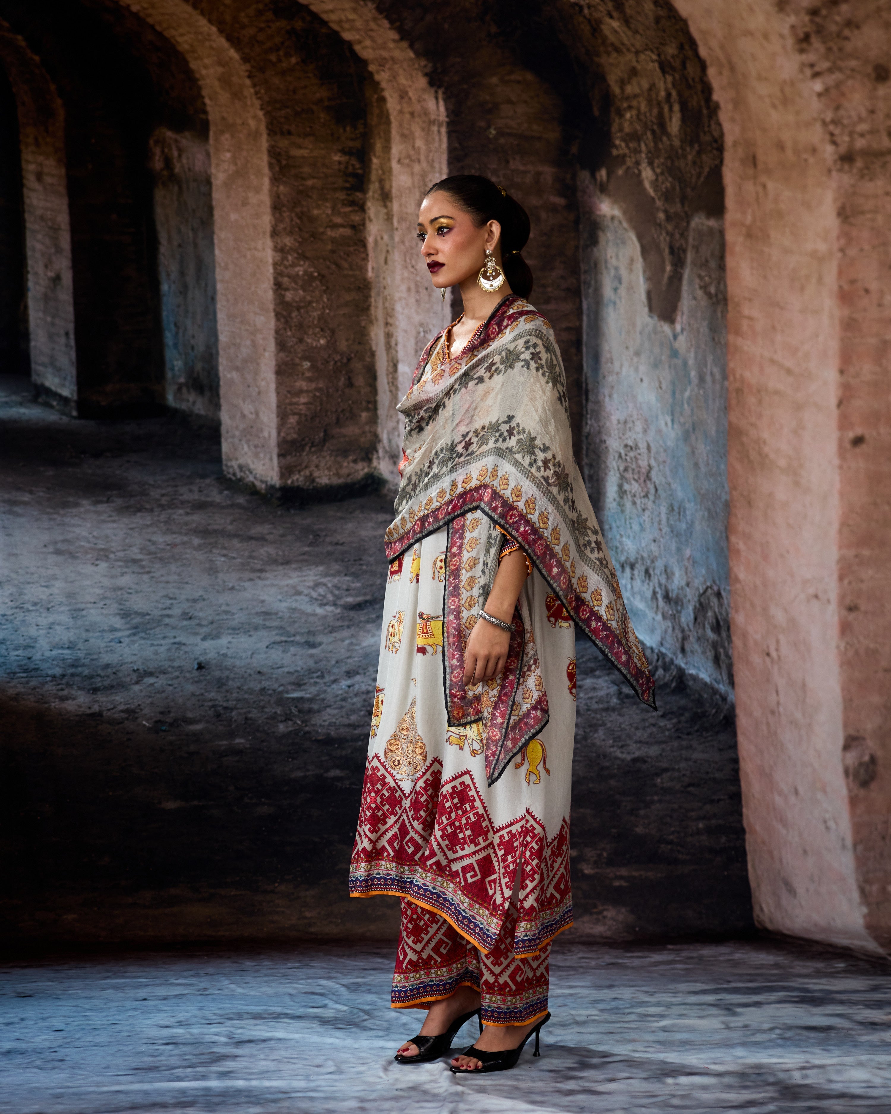 Bethari : Banera - Eggshell