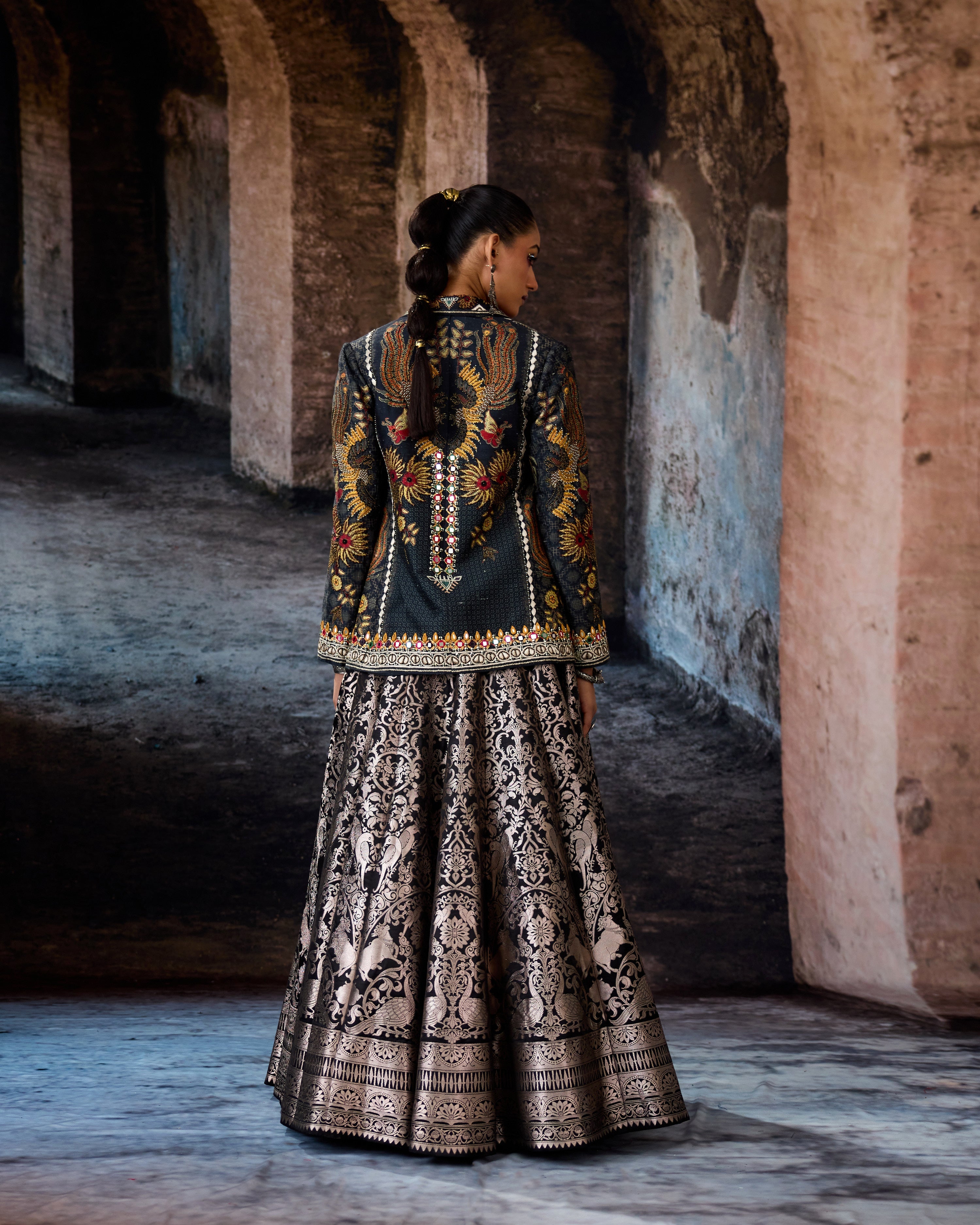 Bethari : Ravneet/Leela - Black