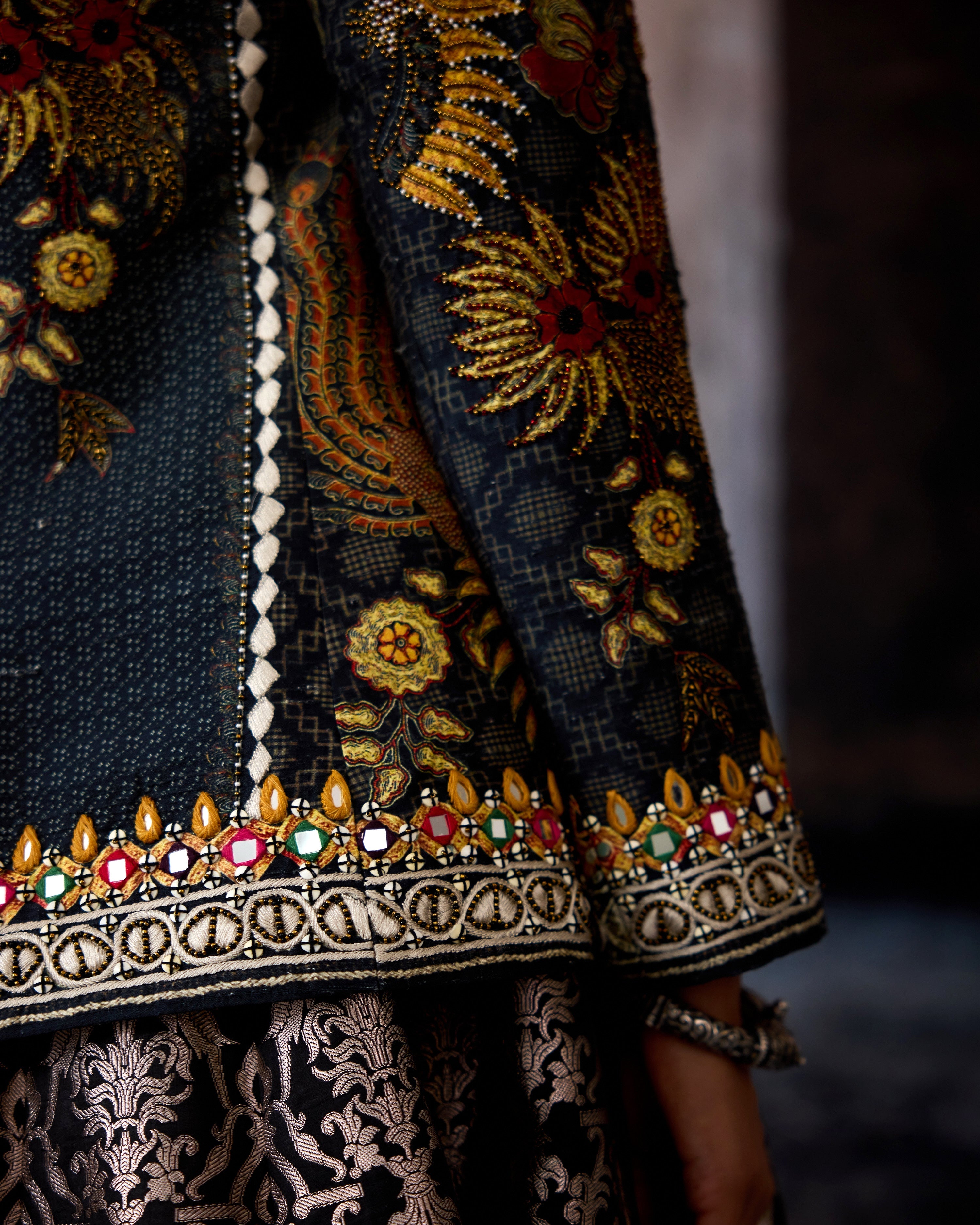 Bethari : Ravneet/Leela - Black