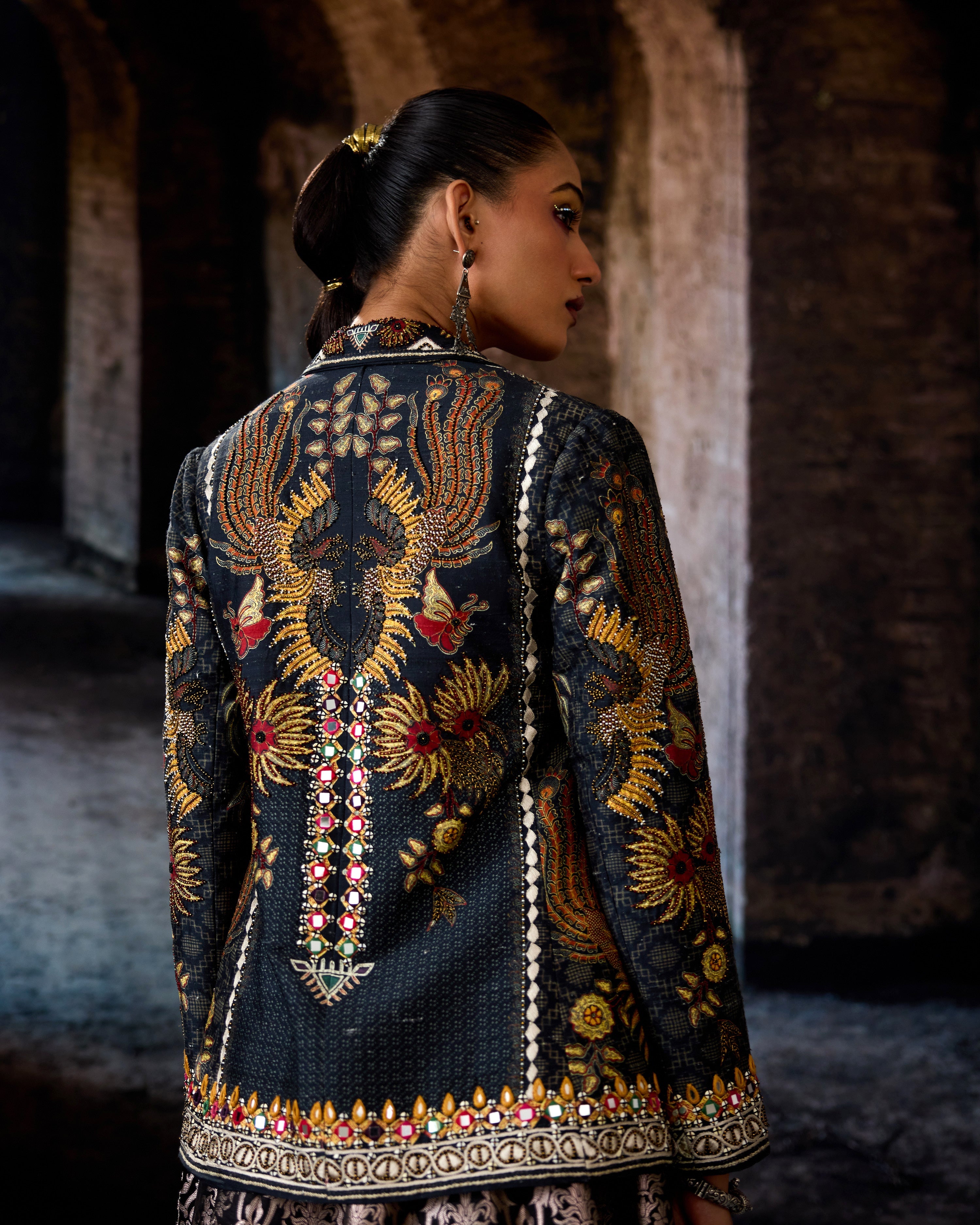 Bethari : Ravneet/Leela - Black
