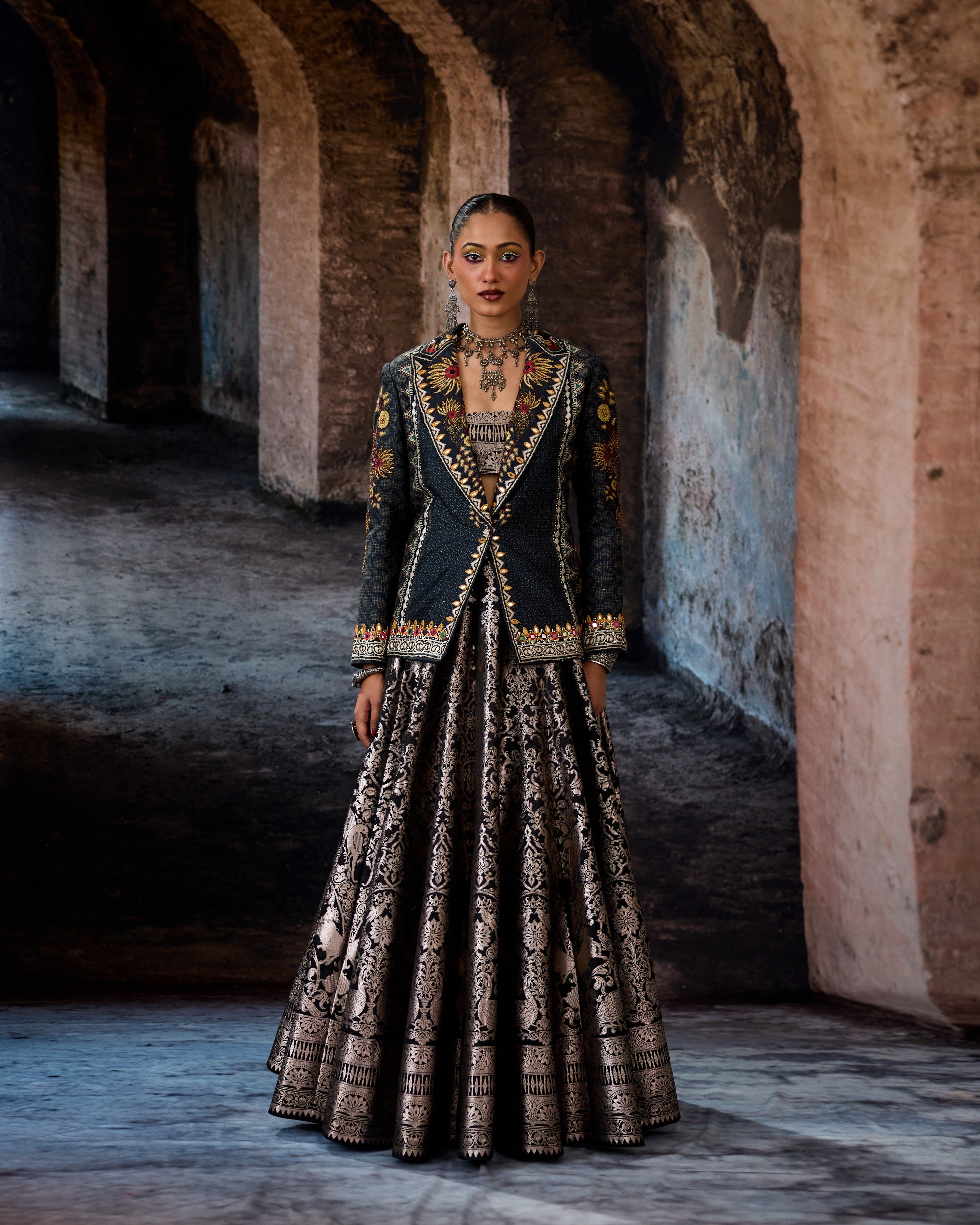 Bethari : Ravneet/Leela - Black