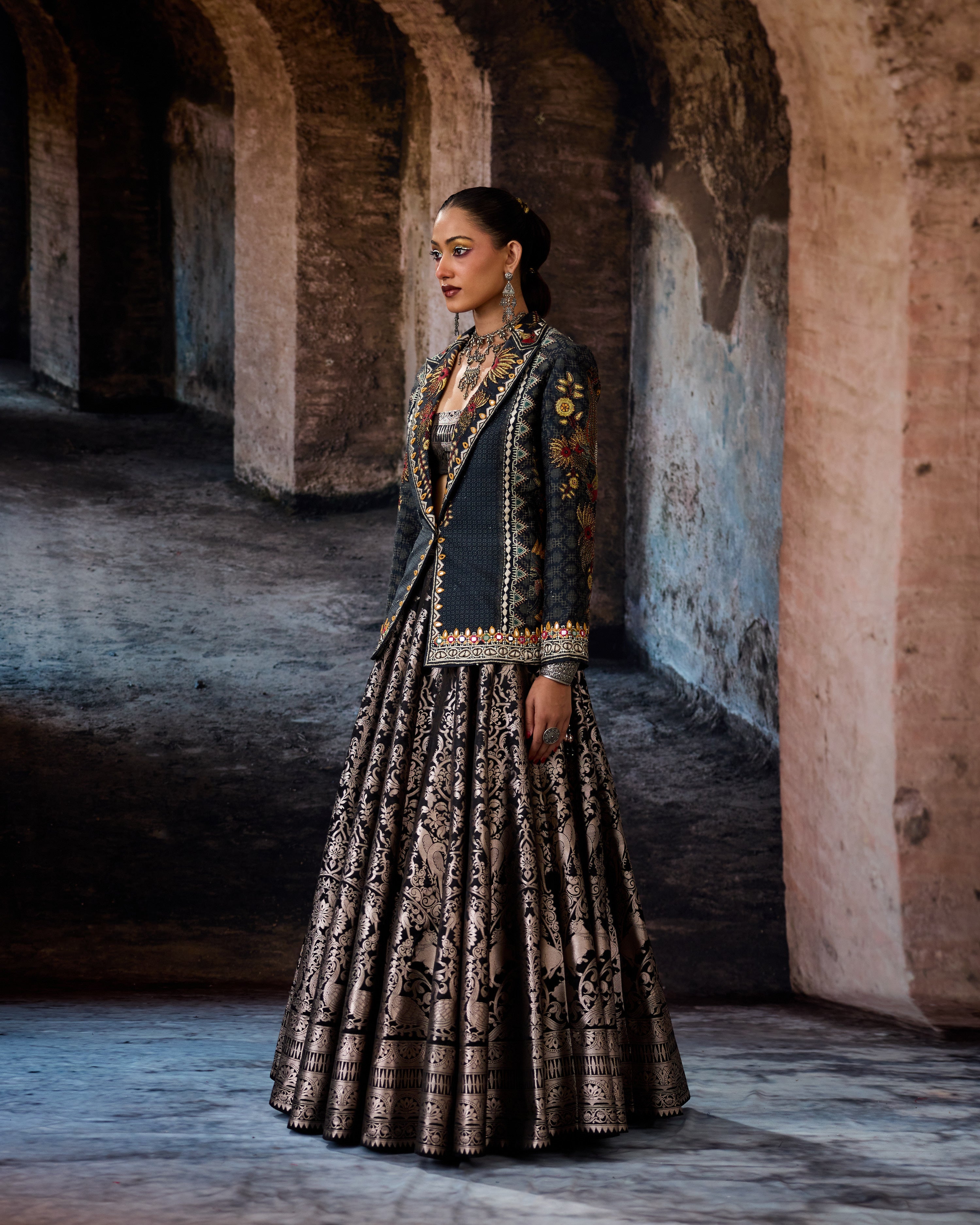Bethari : Ravneet/Leela - Black