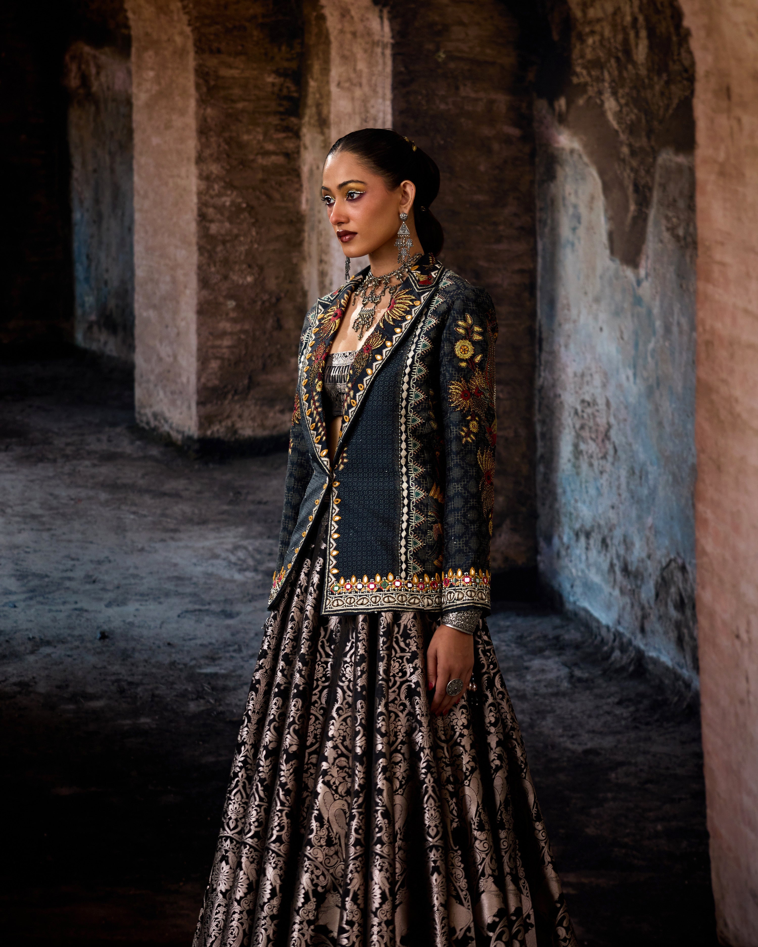 Bethari : Ravneet/Leela - Black