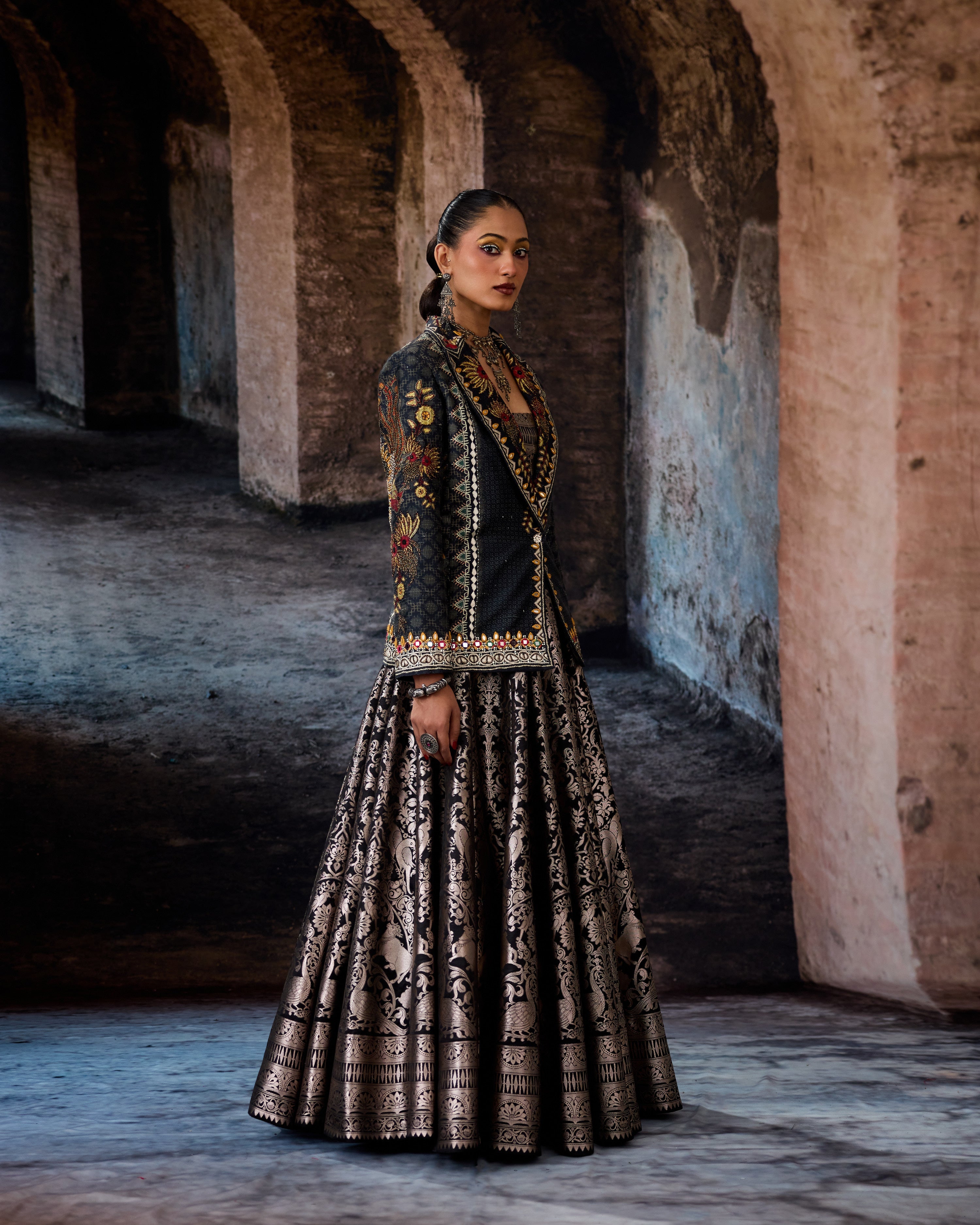 Bethari : Ravneet/Leela - Black