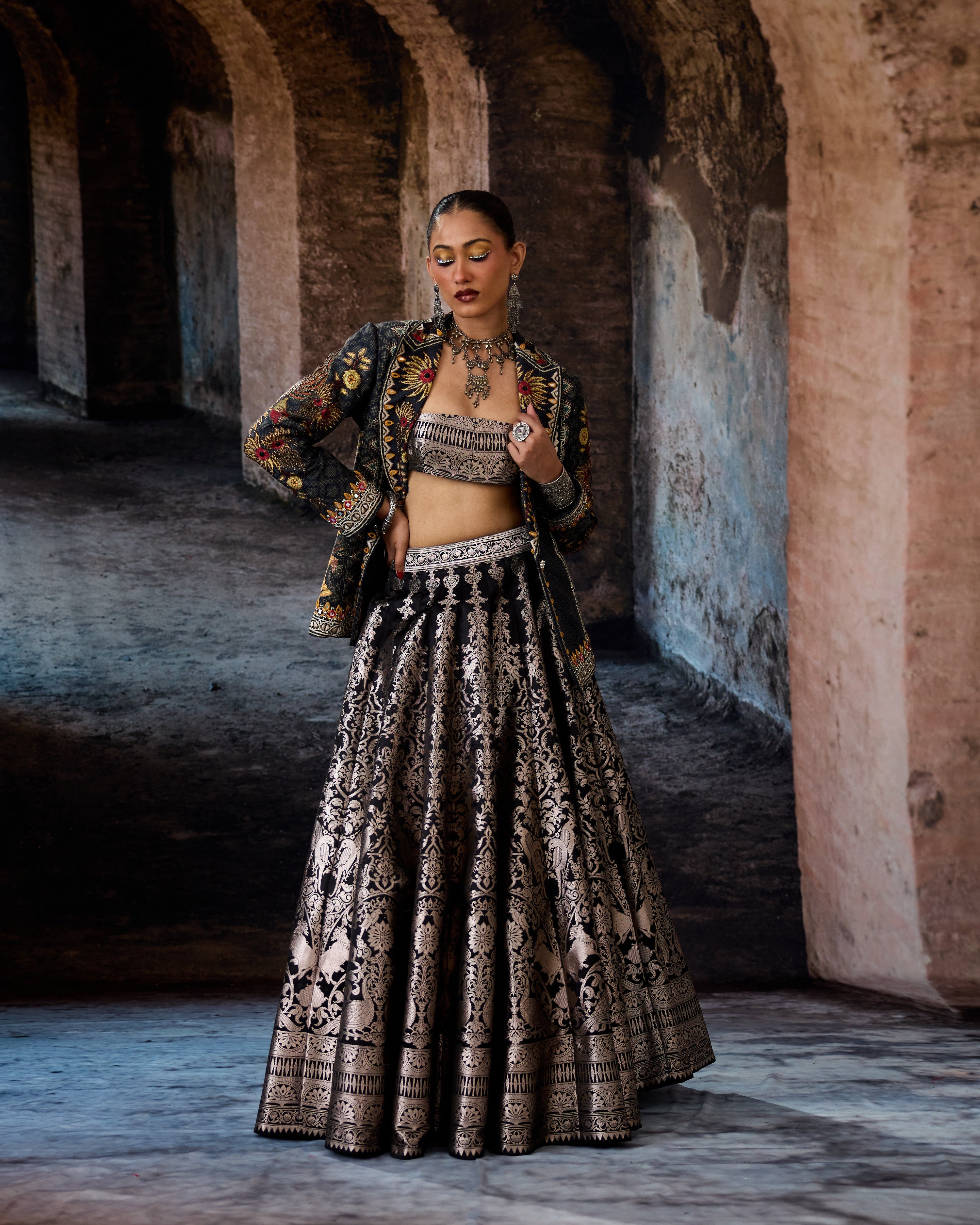 Bethari : Ravneet/Leela - Black