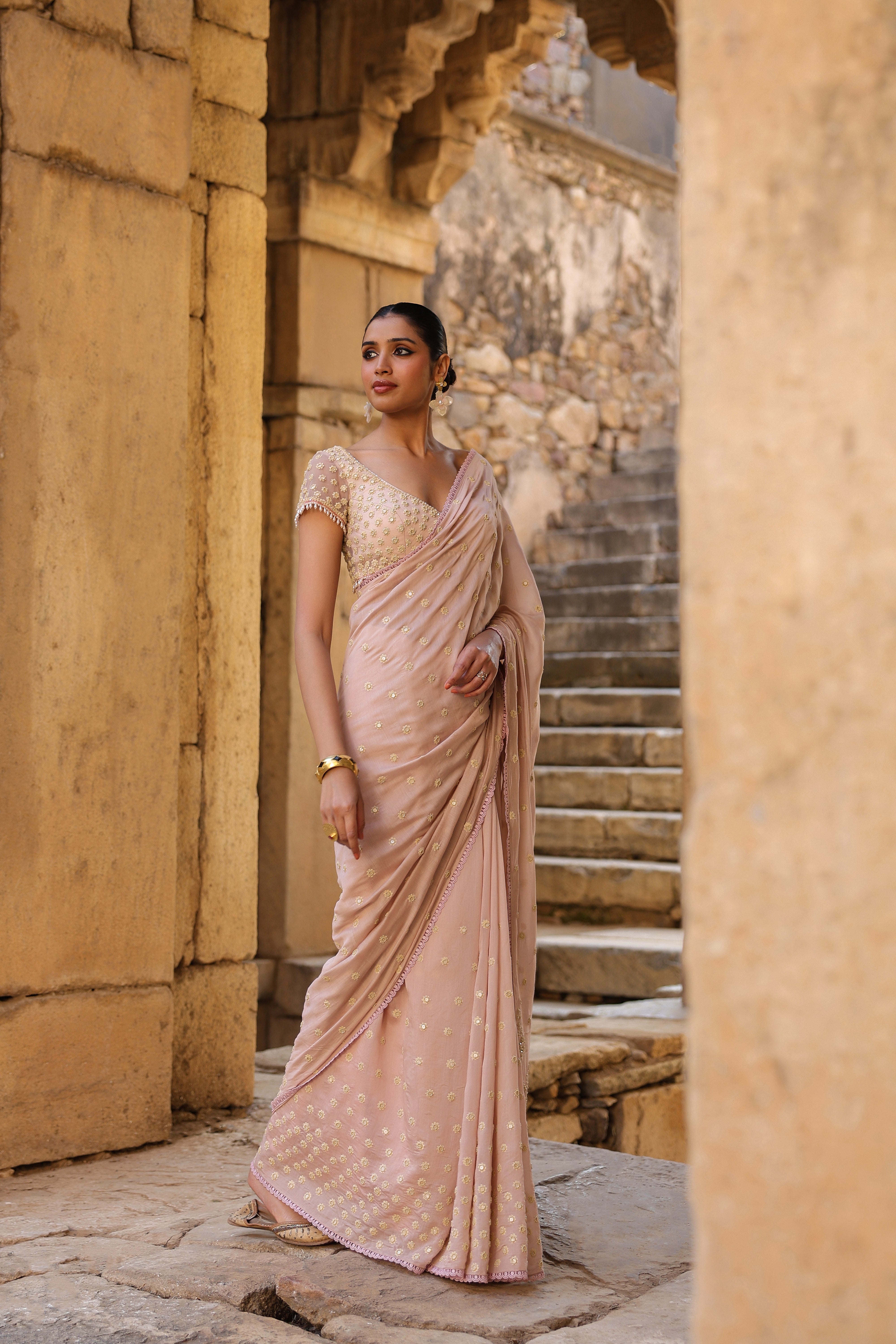 Vaayu Light Pink Heavy Buti Saree Set
