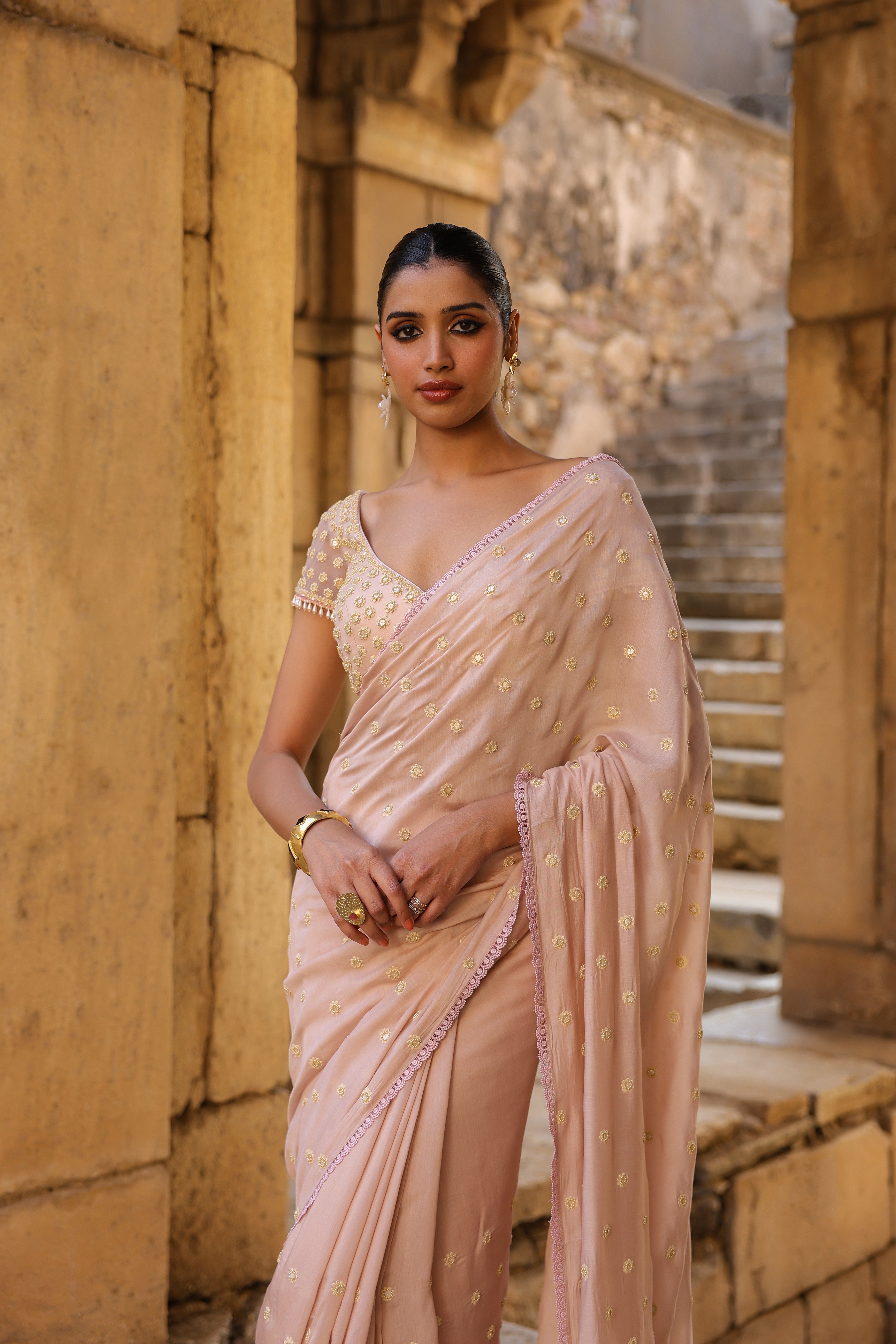Vaayu Light Pink Heavy Buti Saree Set