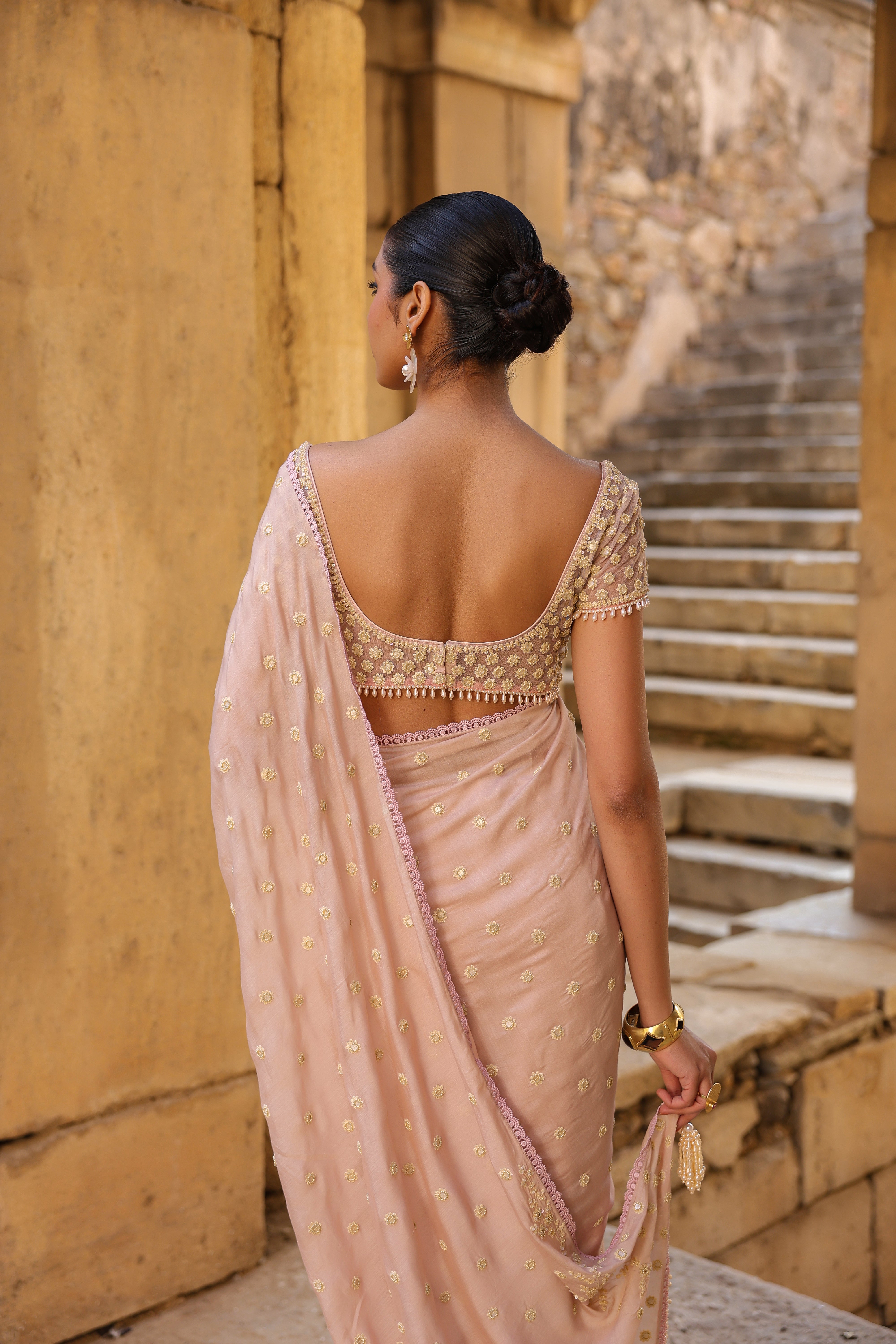 Vaayu Light Pink Heavy Buti Saree Set