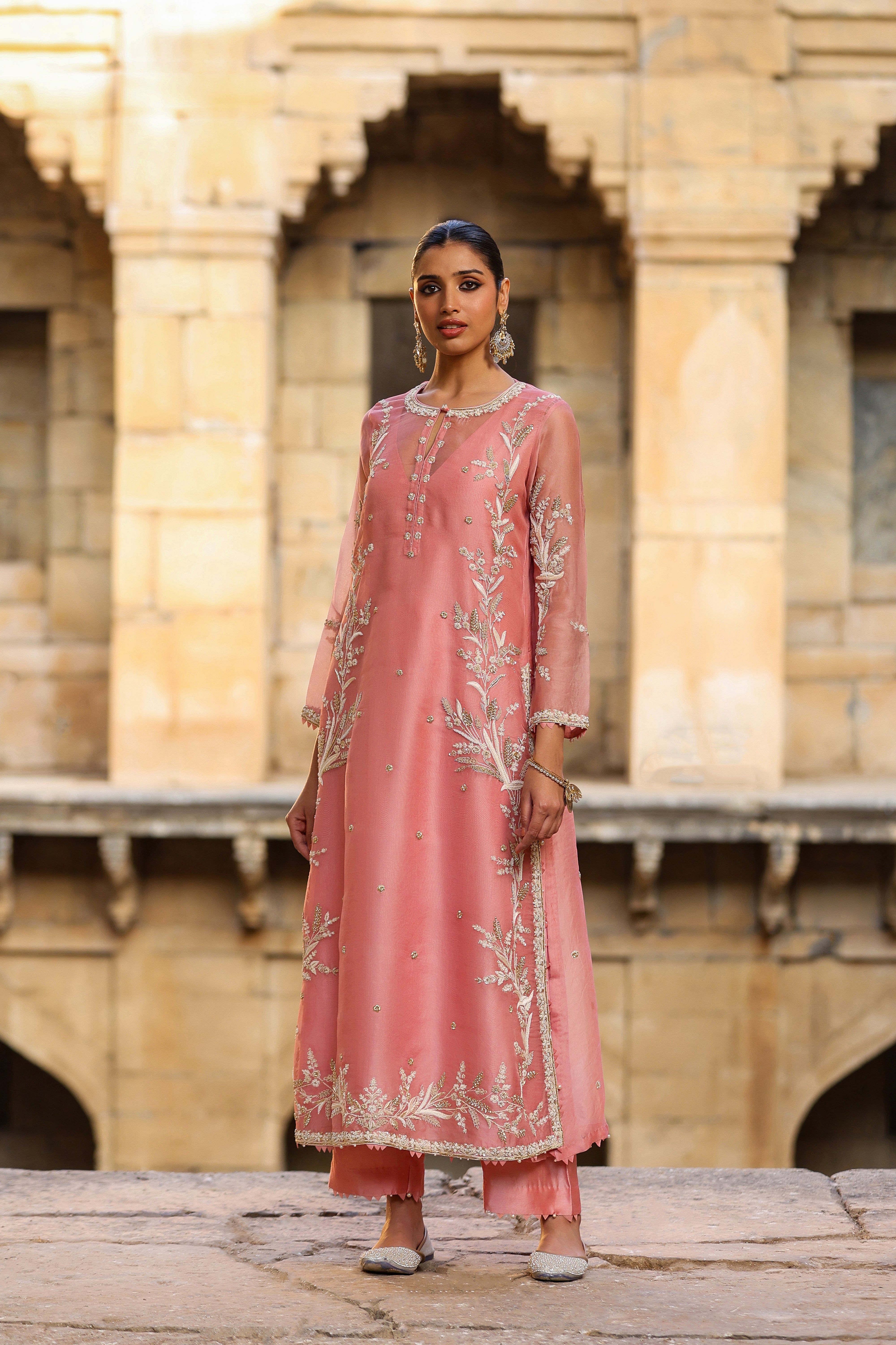 Vaayu Pink Phool Patti Kurta Set