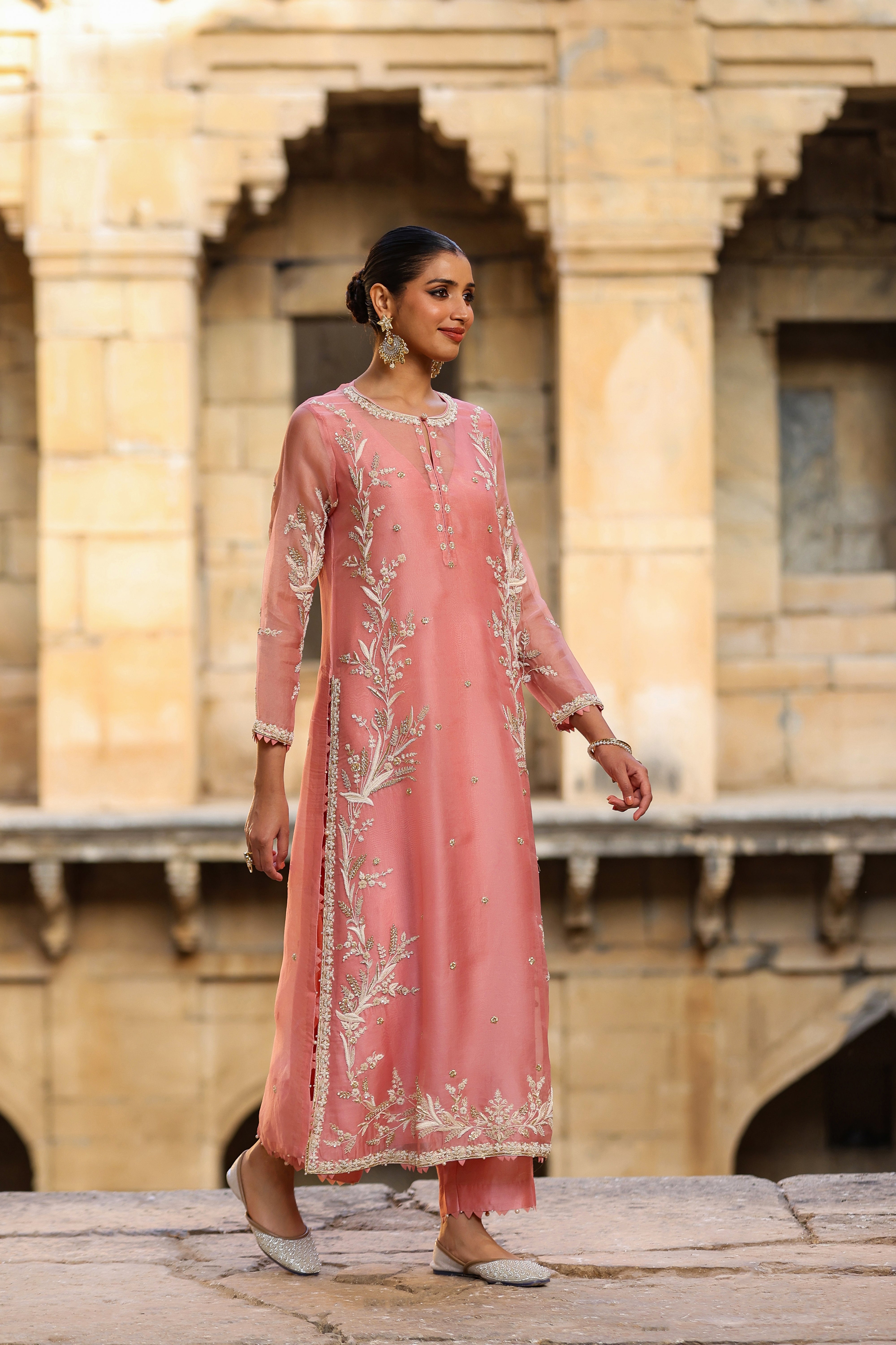 Vaayu Pink Phool Patti Kurta Set