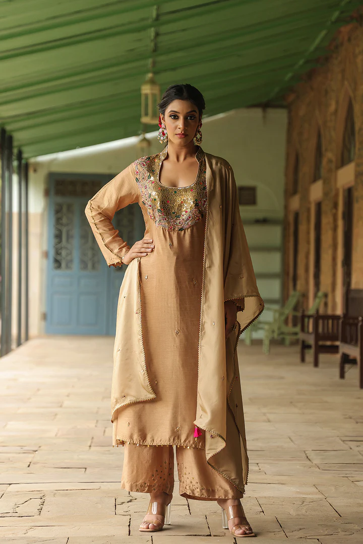 Ivory Zardozi Paisley Matka Neck (Pocket)