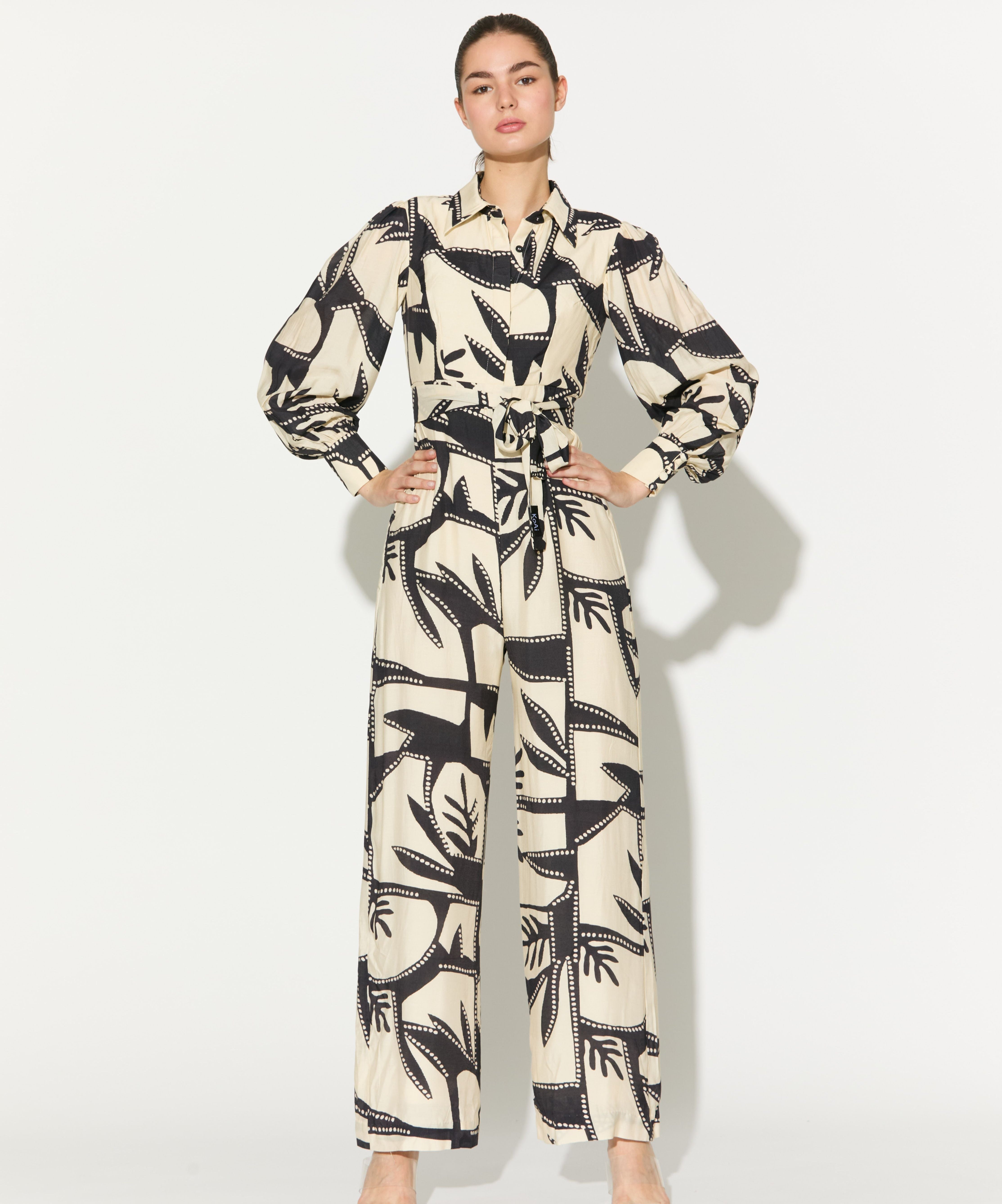 WHITE AND BLACK PATTERNED JUMPSUIT