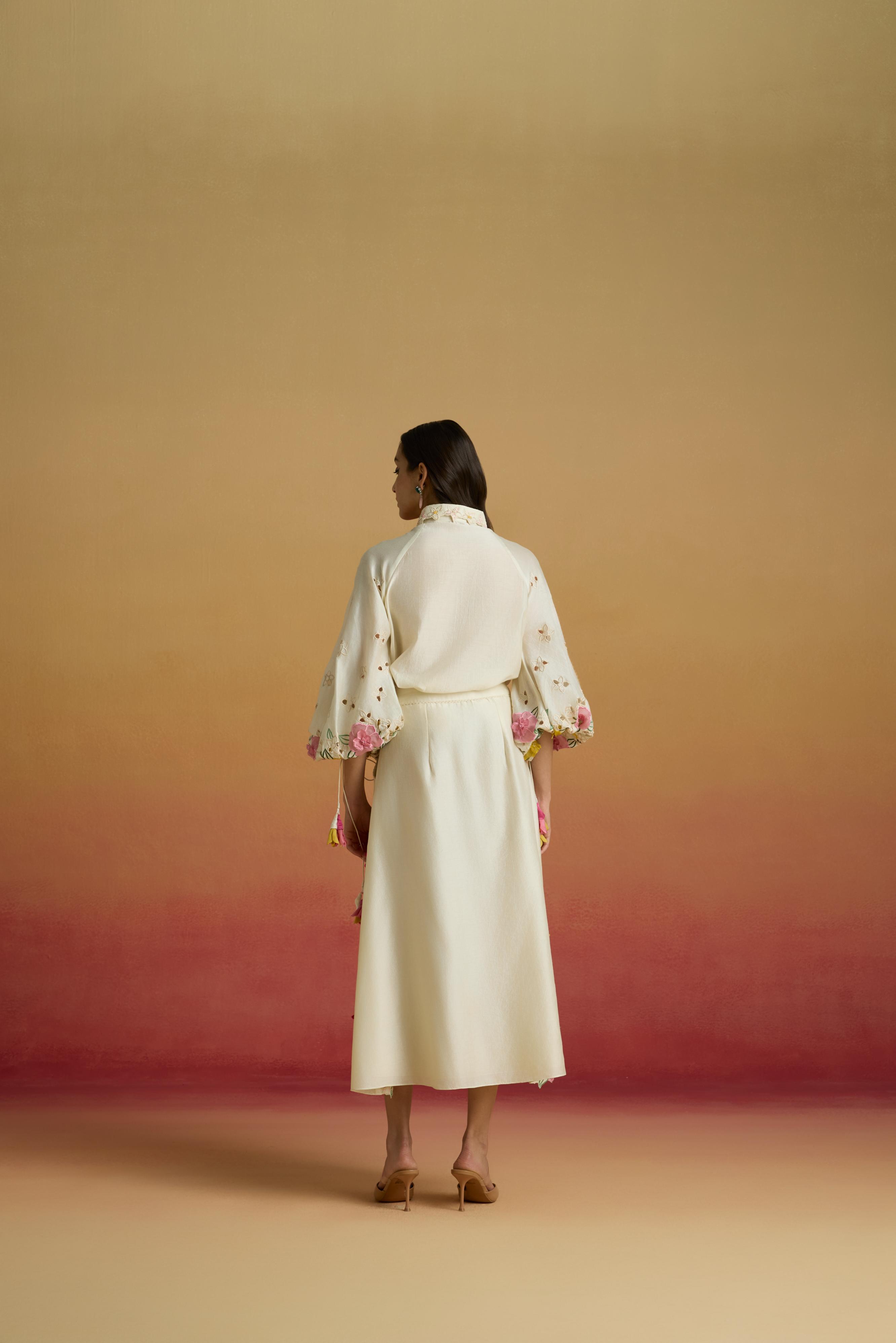 IVORY 3D FLORAL APPLIQUE SHIRT