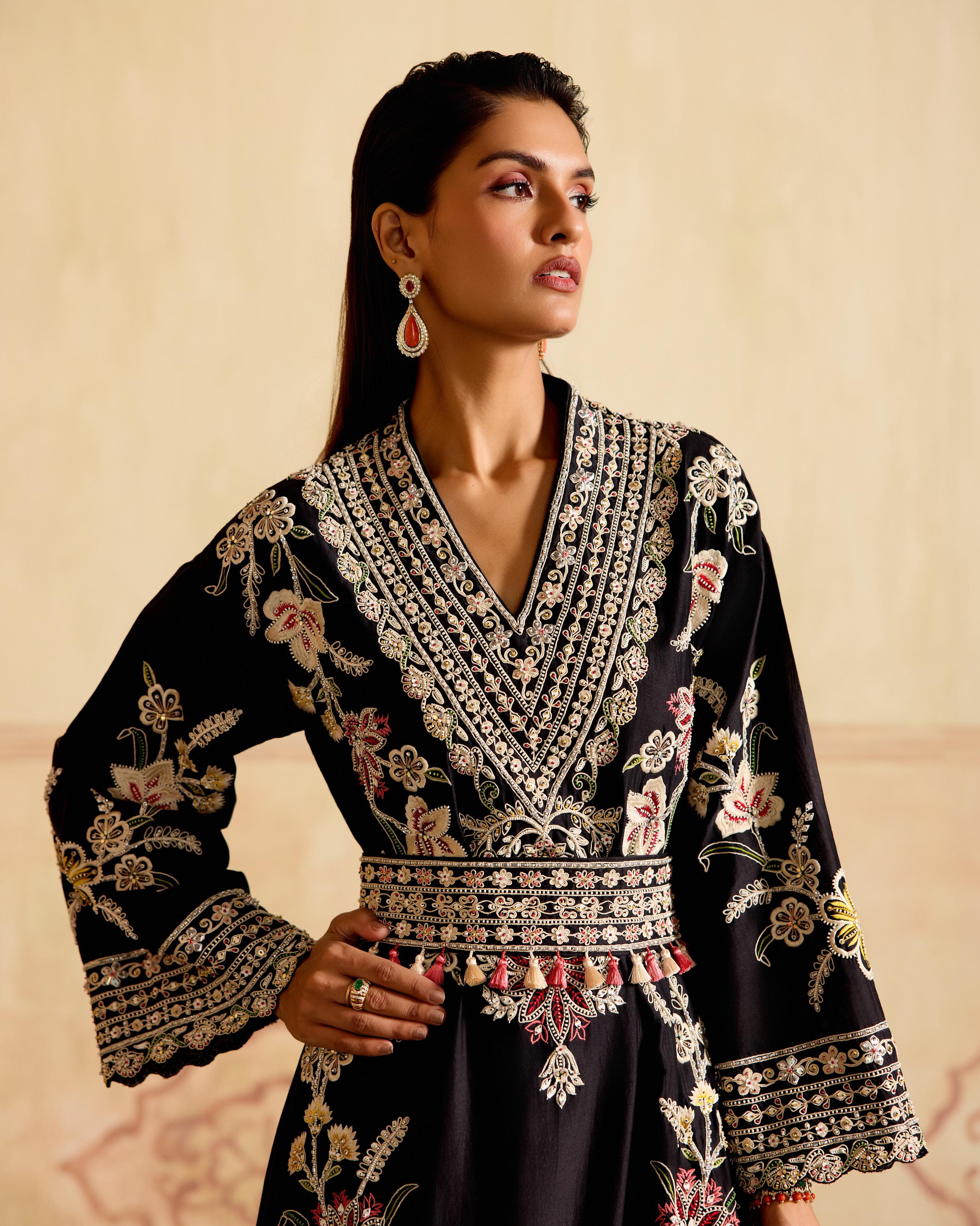 BLACK CONTRAST EMBROIDERED DRESS KURTA WITH TIE-UP BELT