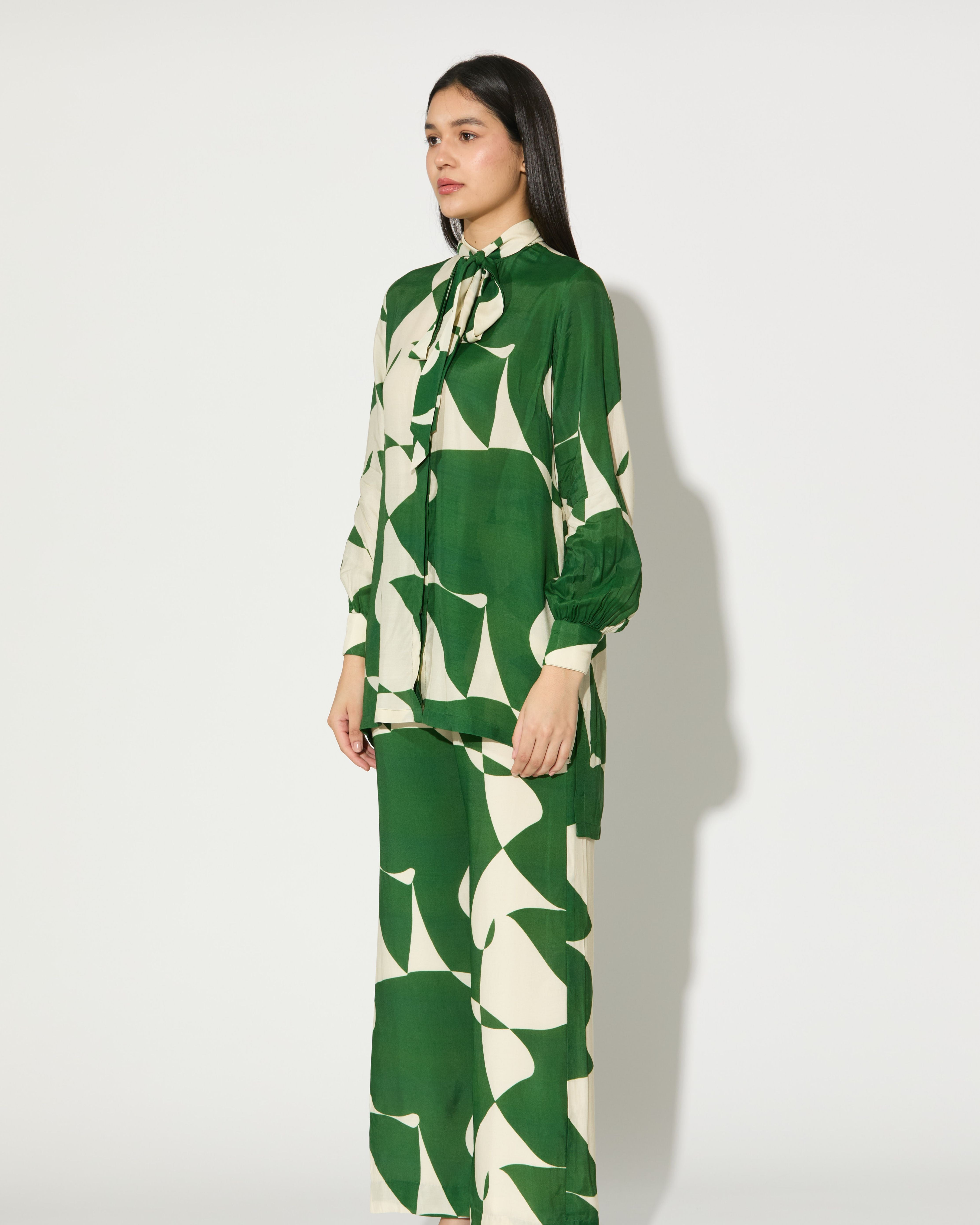 GREEN AND WHITE ABSTRACT PANTS