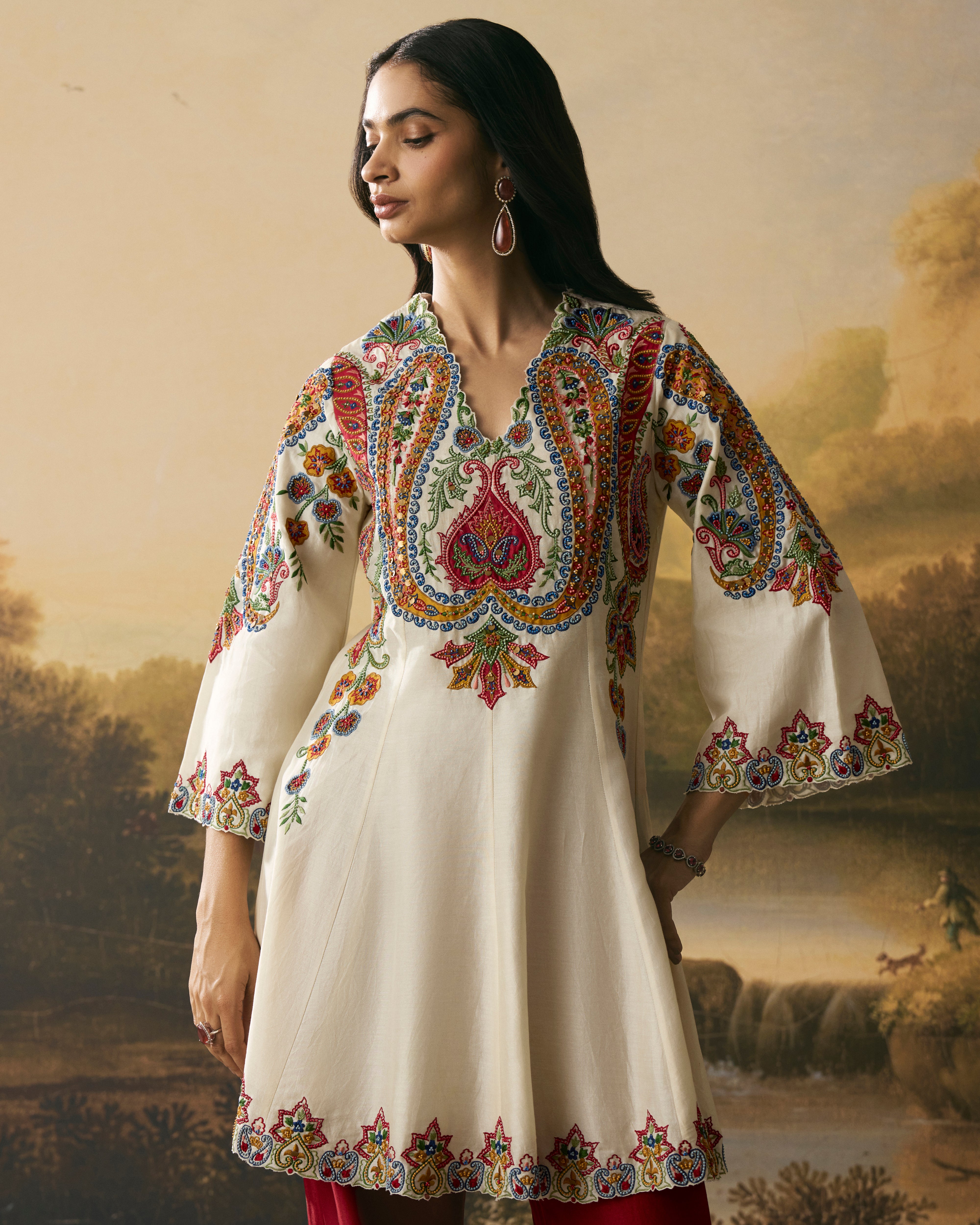 IVORY CONTRAST PAISLEY FLARED SHORT KURTA WITH BELL BOTTOM PANTS