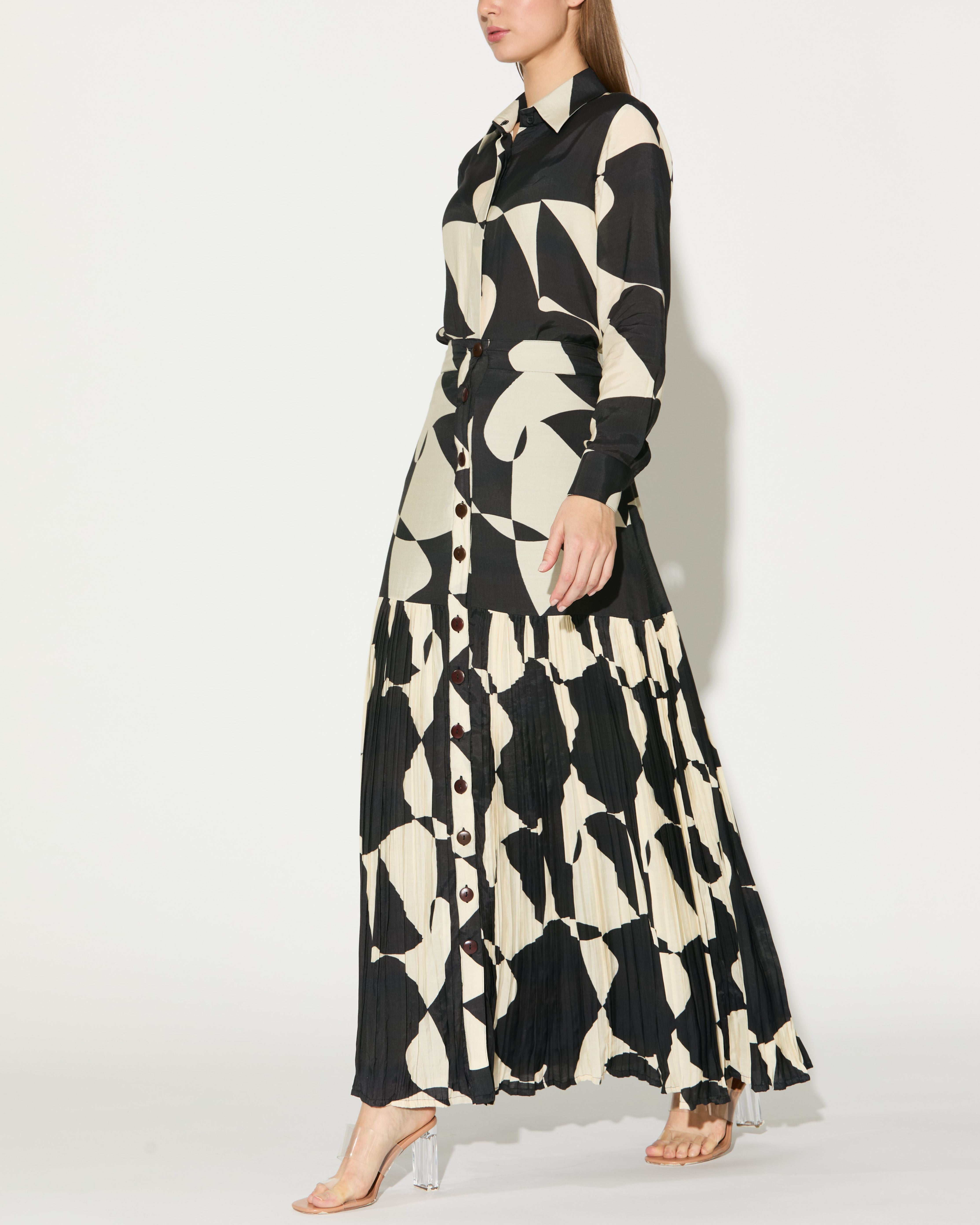 BLACK AND WHITE ABSTRACT SKIRT