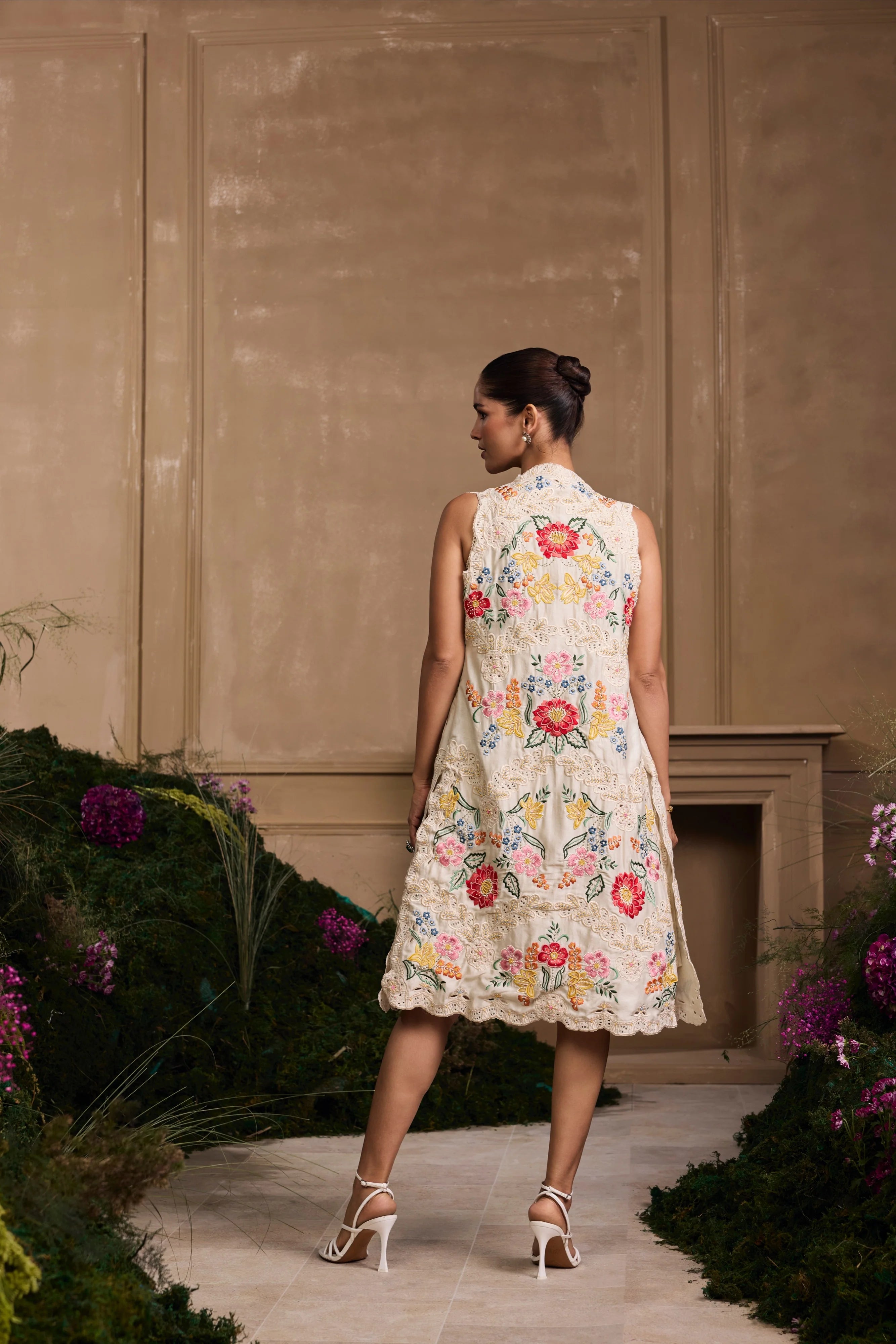 IVORY FLORAL PANEL EMBROIDERED LONG JACKET