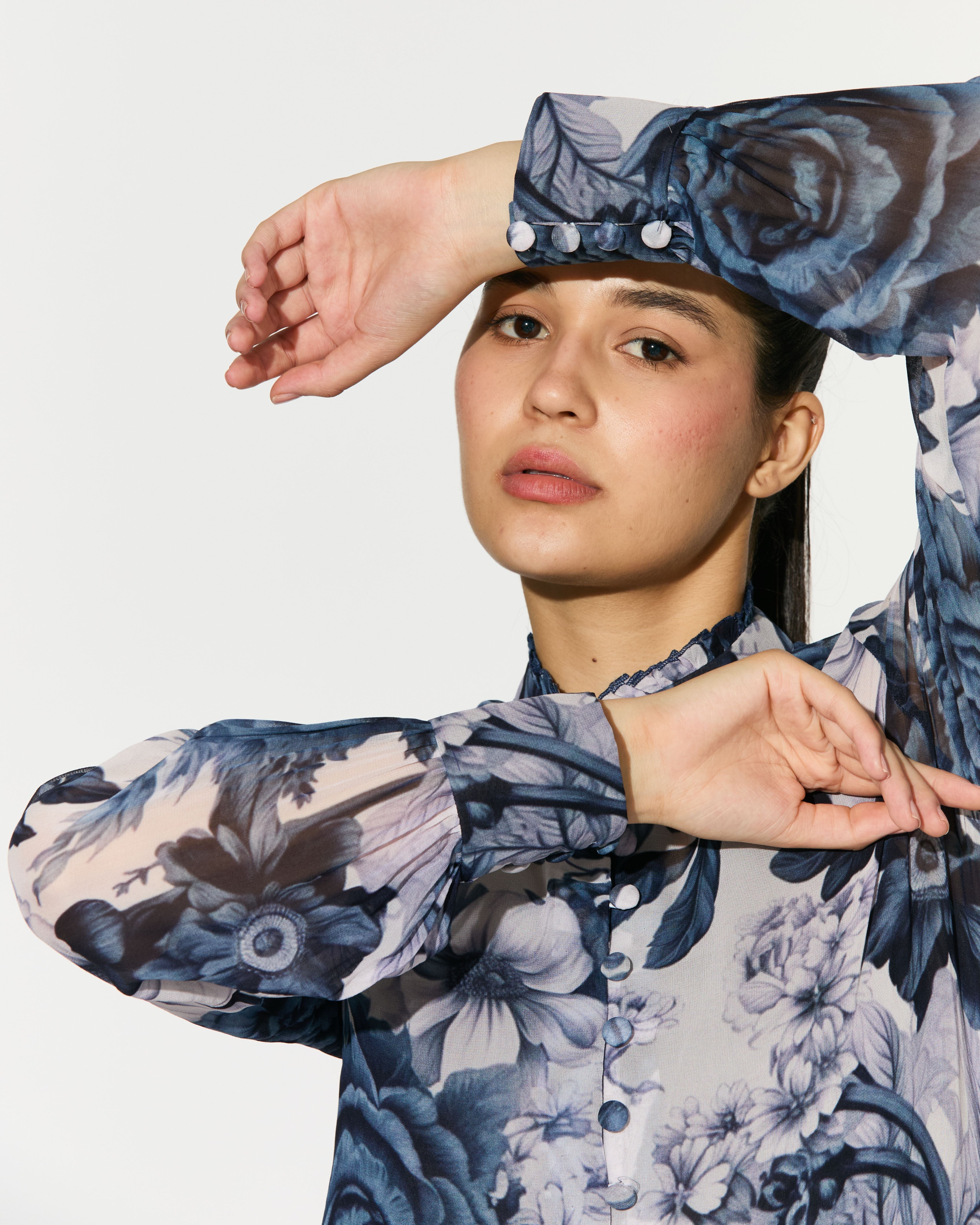 WHITE AND BLUE FLORAL FRILL COLLAR SHIRT