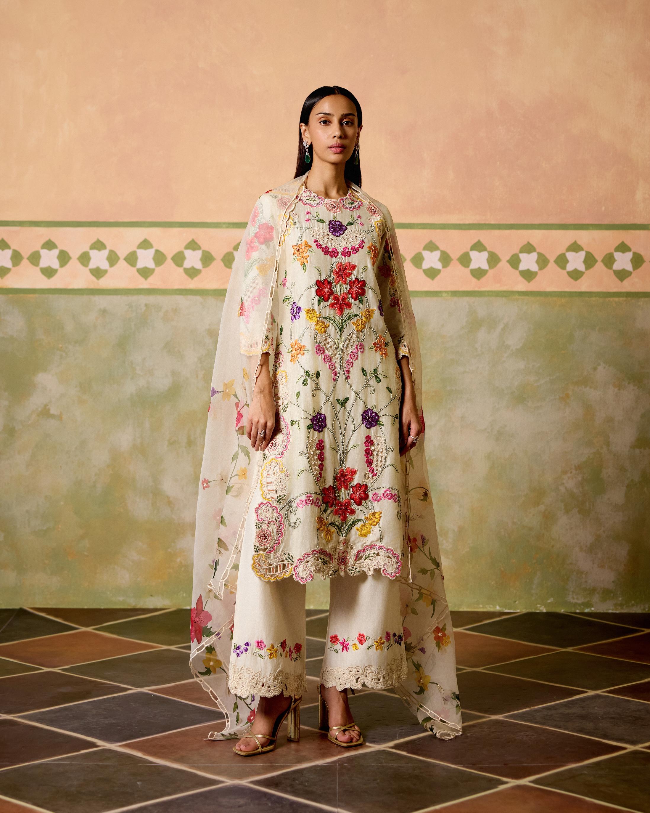 IVORY FLORAL THREADWORK AND CUTWORK KURTA WITH PANTS