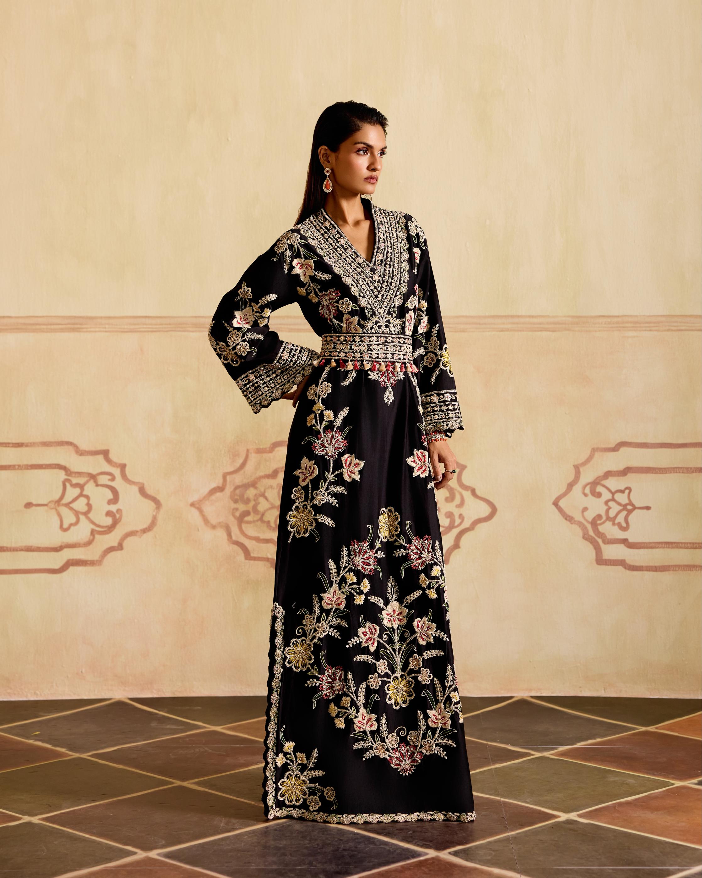 BLACK CONTRAST EMBROIDERED DRESS KURTA WITH TIE-UP BELT