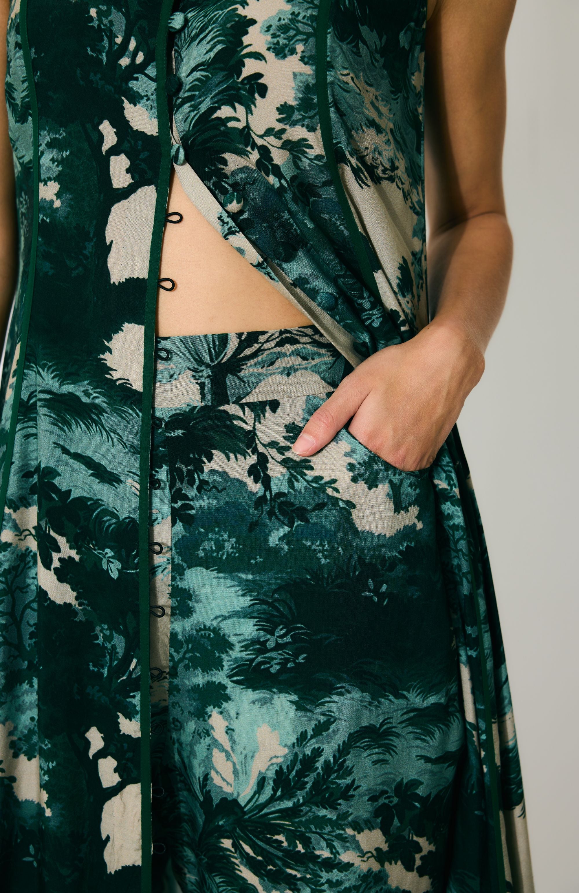 DARK GREEN, MINT AND BEIGE TOIL PRINT SLEEVELESS DRESS