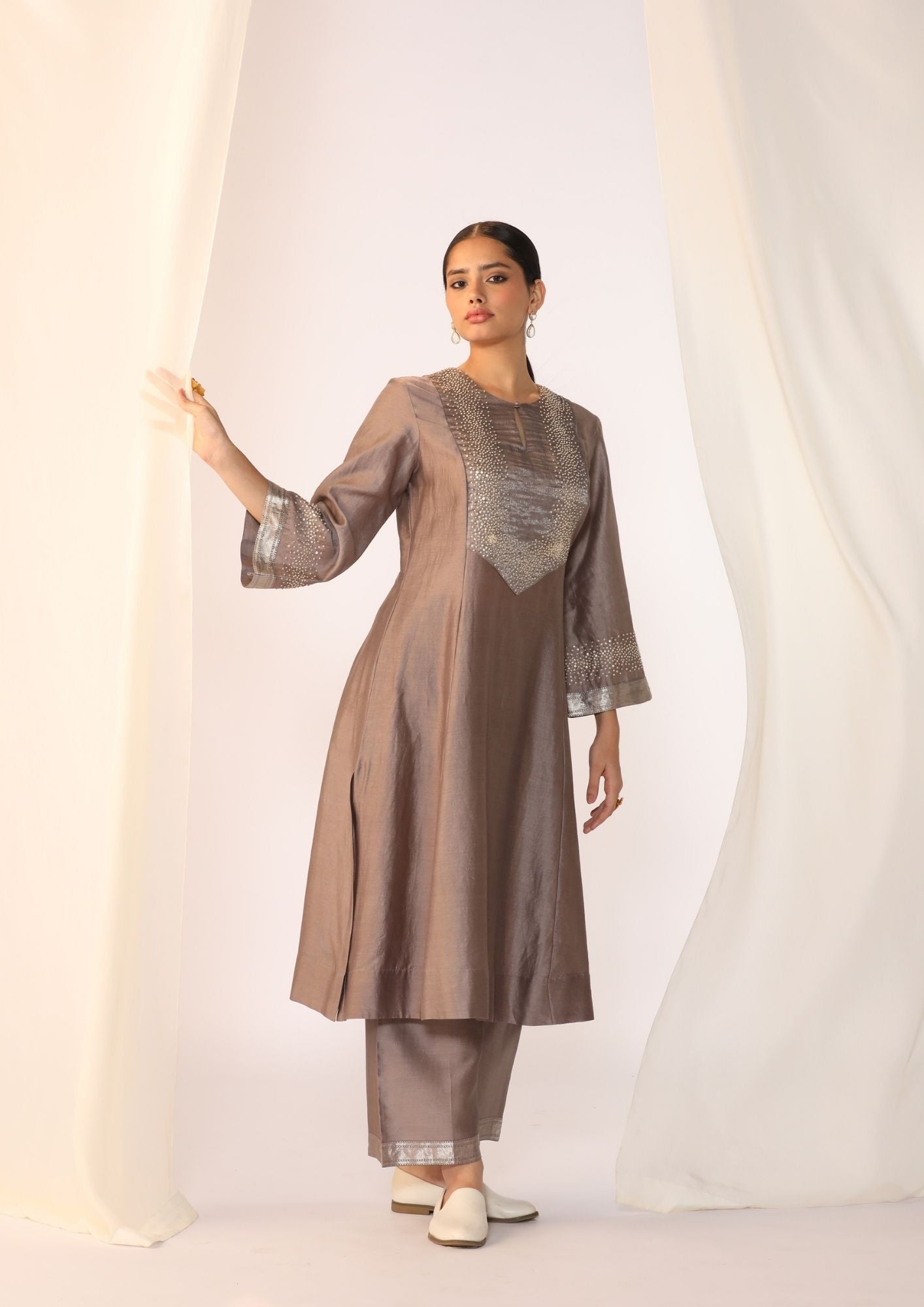 Silk Chanderi Kurta With French Knot Embroidary Paired With Pants
