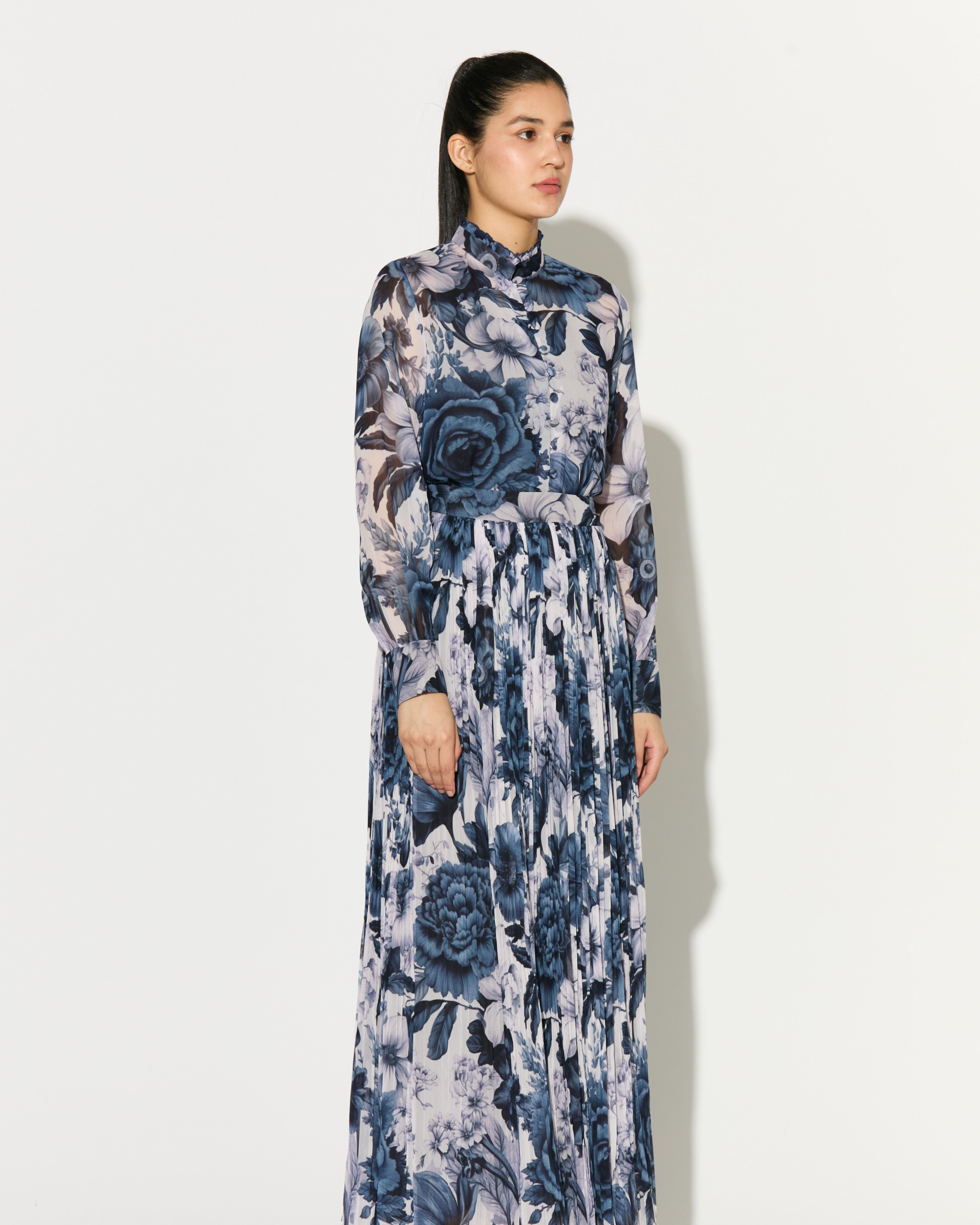 WHITE AND BLUE FLORAL CRINKLED SKIRT