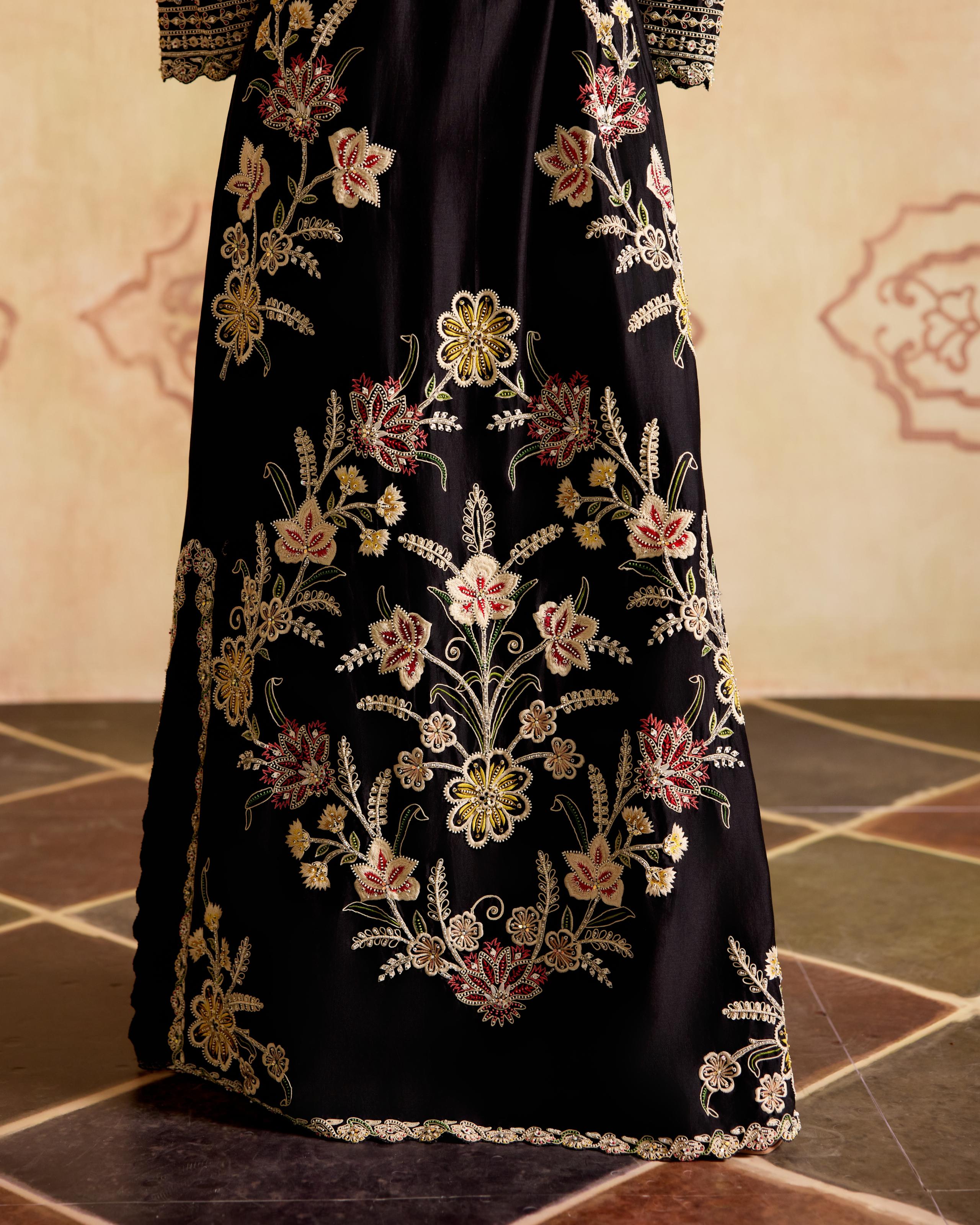 BLACK CONTRAST EMBROIDERED DRESS KURTA WITH TIE-UP BELT