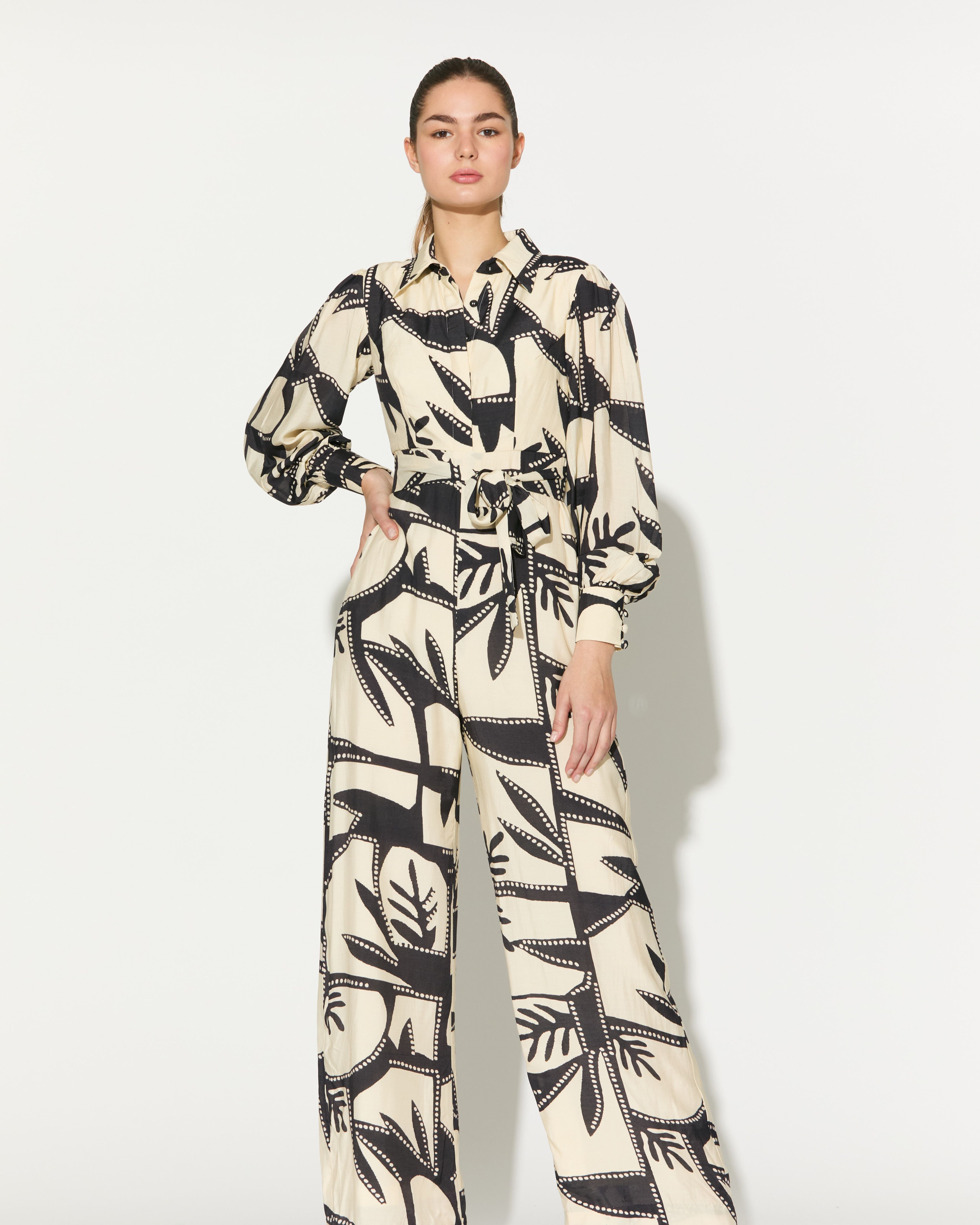 WHITE AND BLACK PATTERNED JUMPSUIT