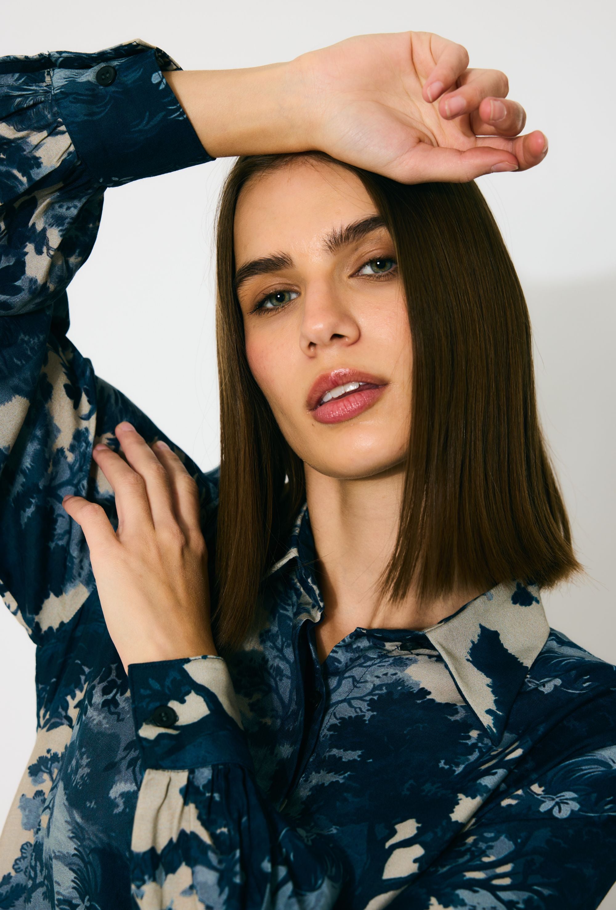 BLUE, INDIGO AND BEIGE TOILE PRINT SHIRT