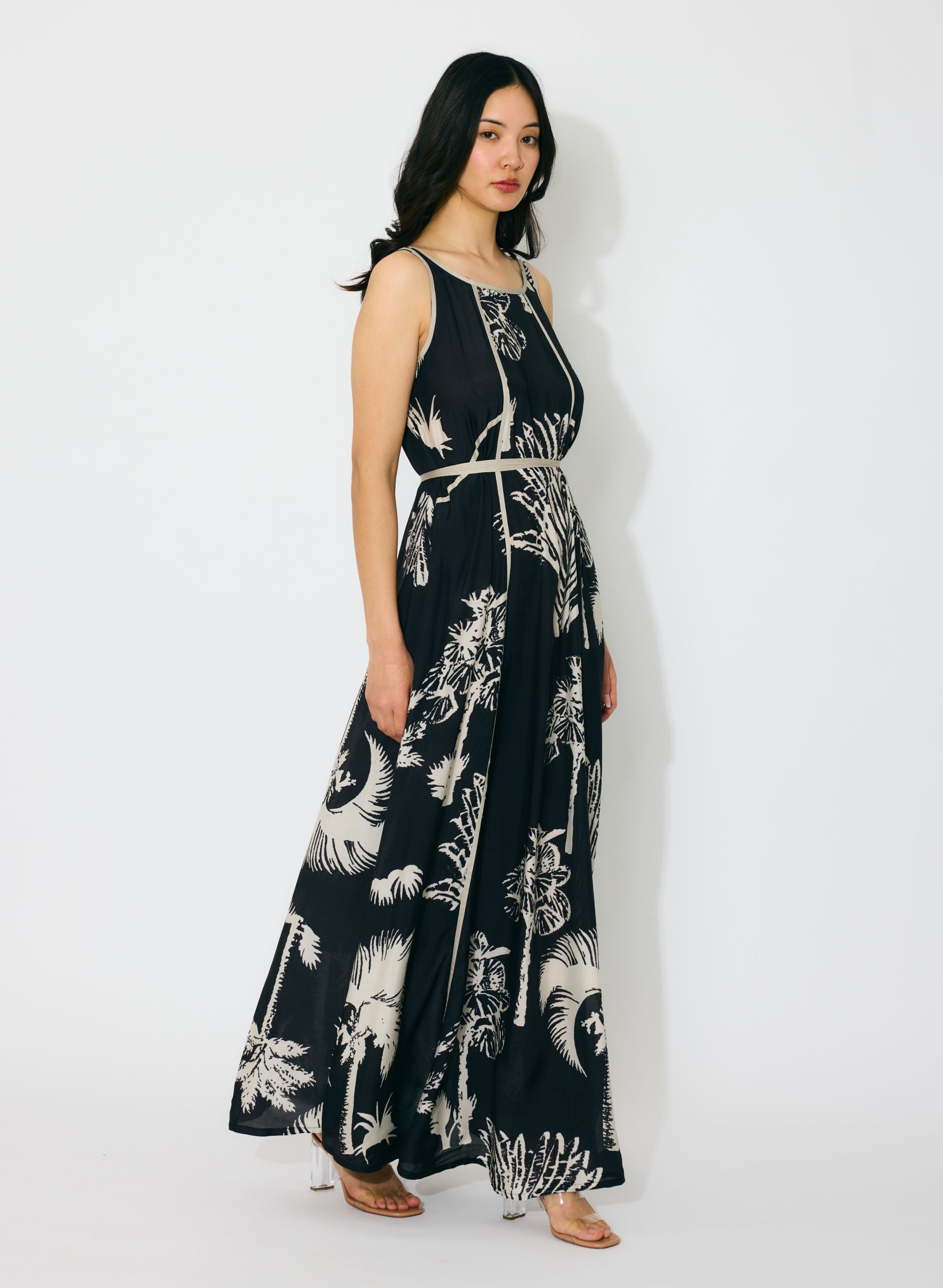 BLACK AND BEIGE FLORAL SLEEVELESS LONG DRESS