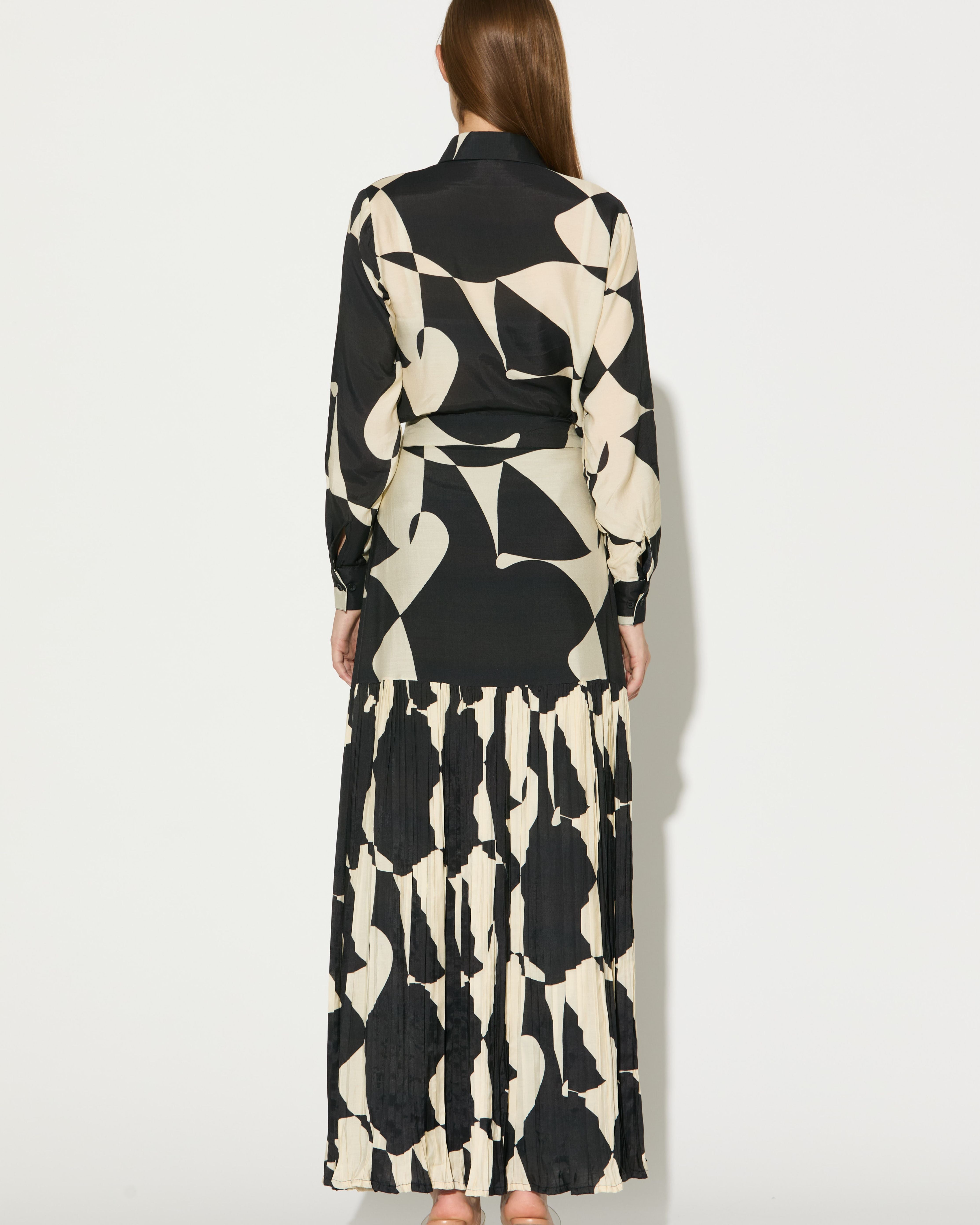 BLACK AND WHITE ABSTRACT SKIRT