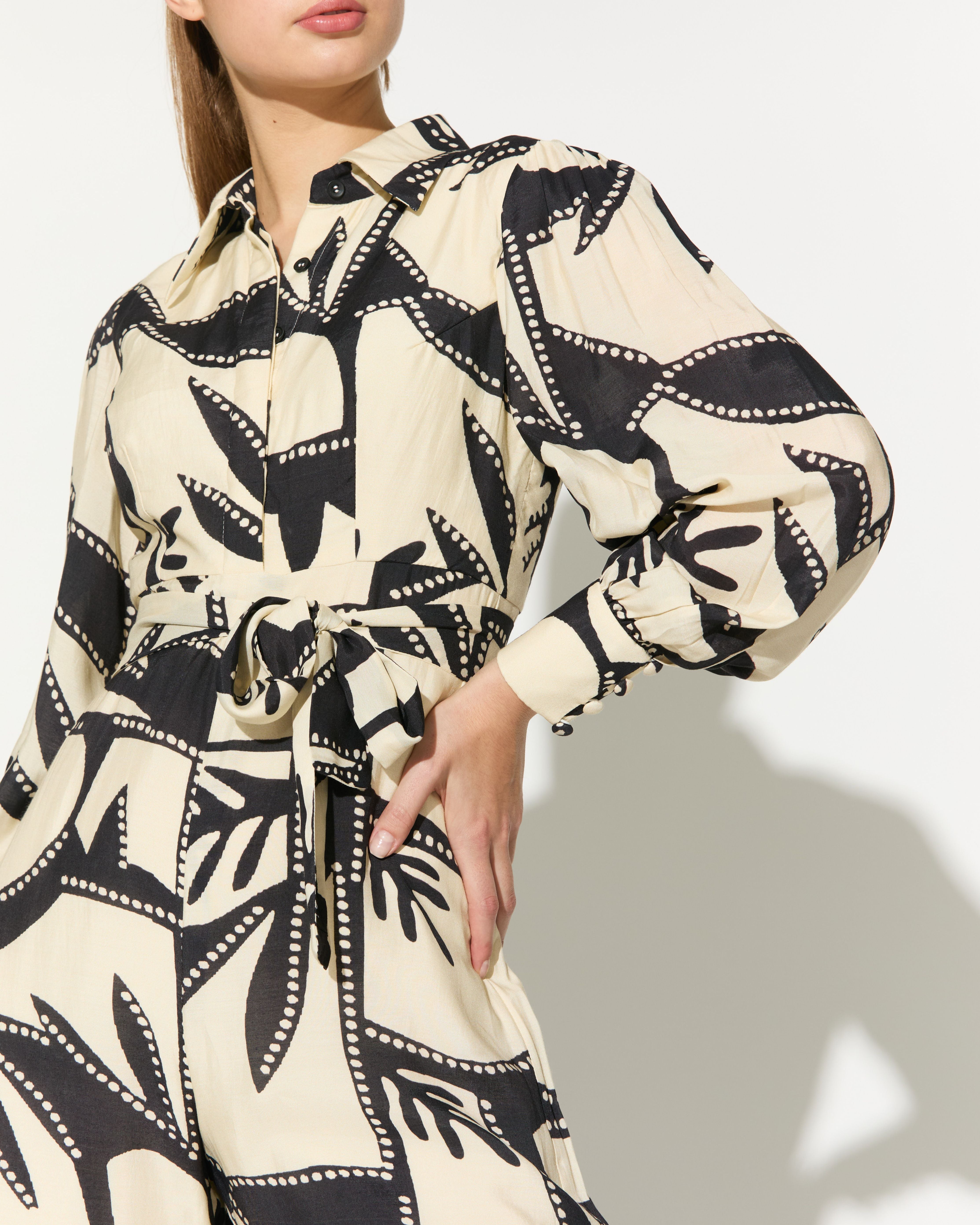 WHITE AND BLACK PATTERNED JUMPSUIT