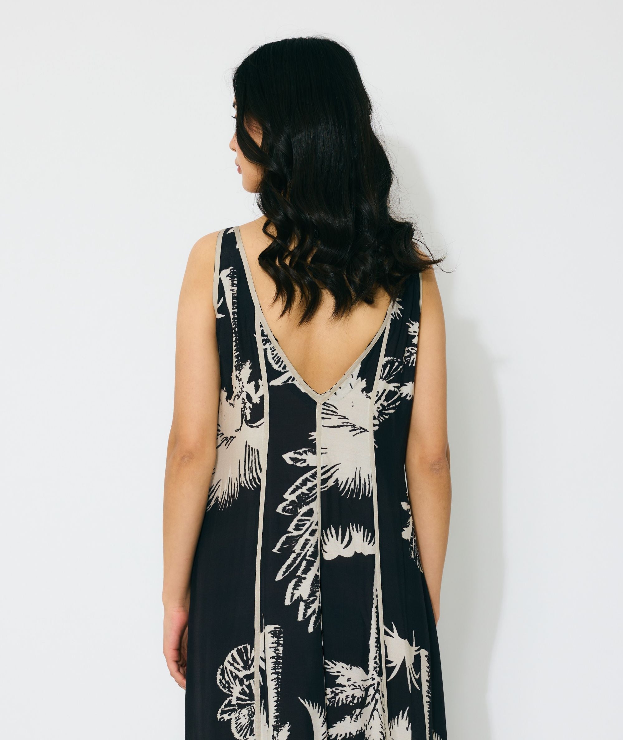 BLACK AND BEIGE FLORAL SLEEVELESS LONG DRESS