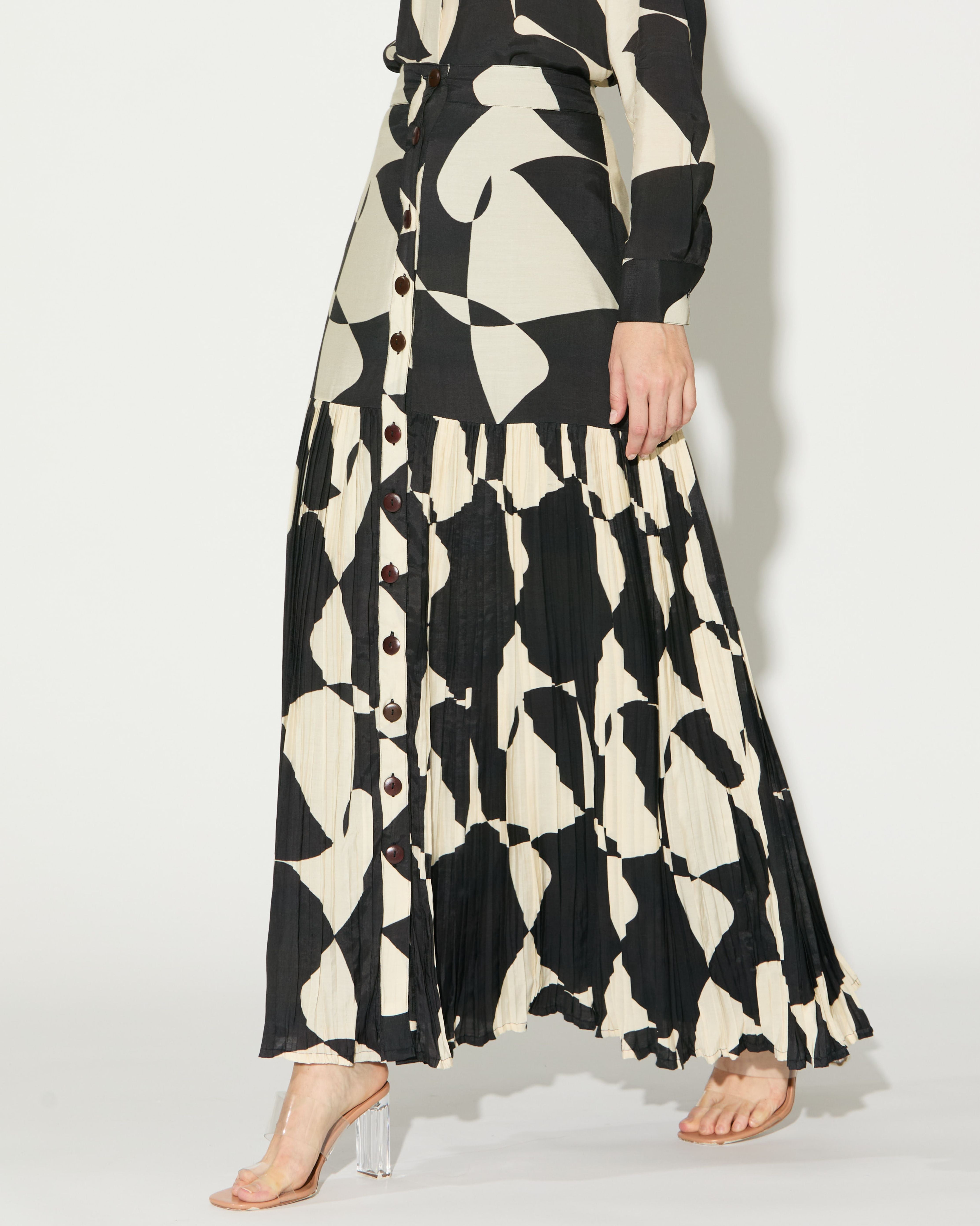 BLACK AND WHITE ABSTRACT SKIRT